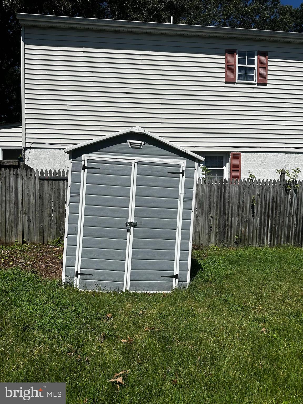 WOODLAND BEACH - Residential