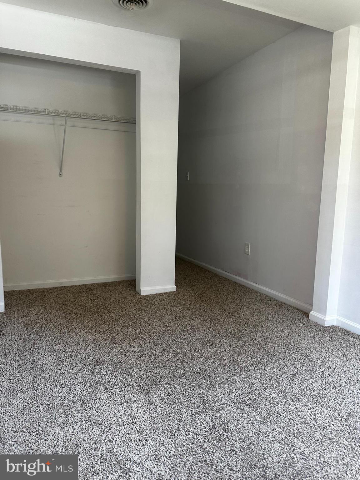 WOODLAND BEACH - Residential