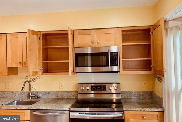 THE VILLAGE PARK - Residential Lease