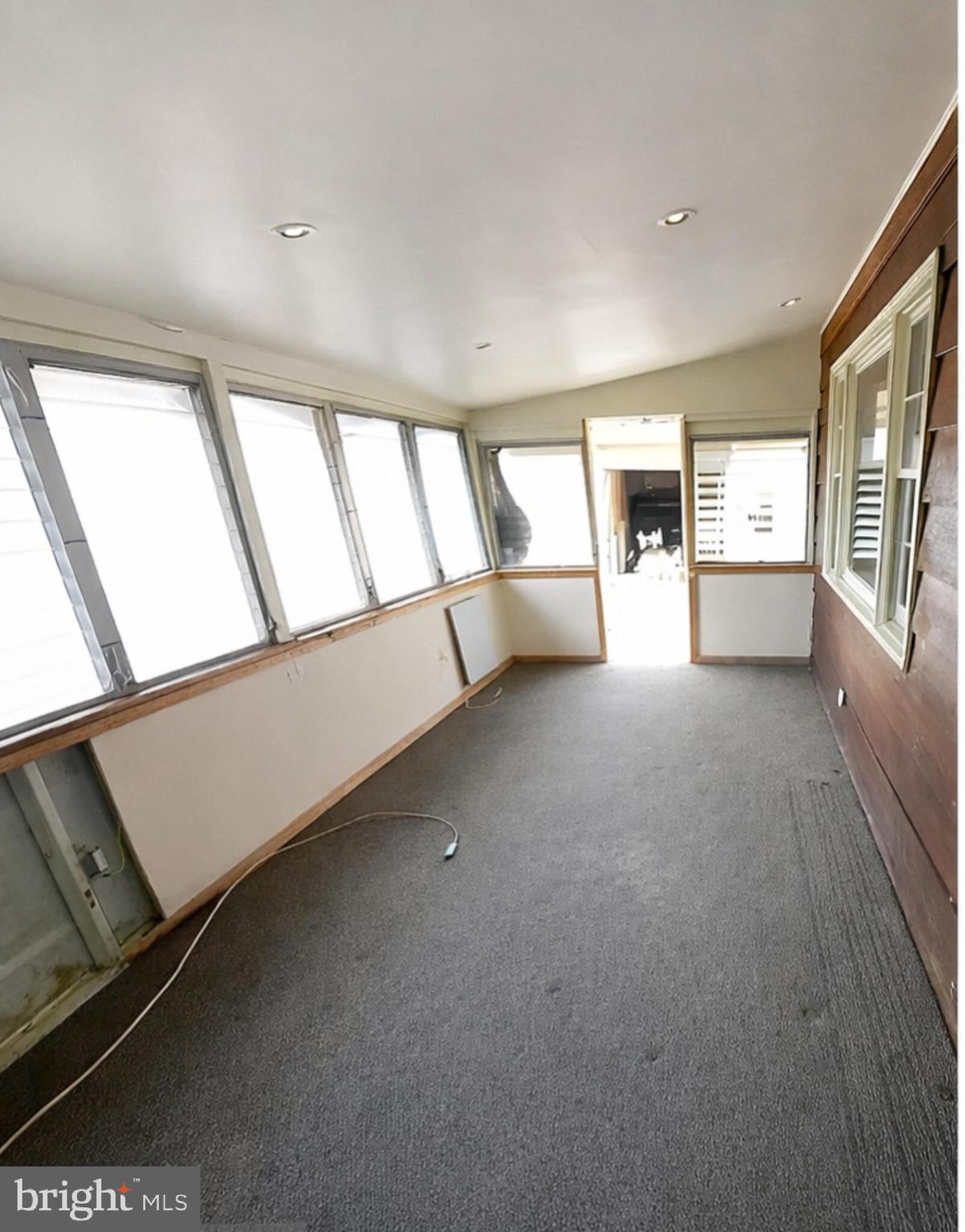 COLUMBIA BEACH - Residential