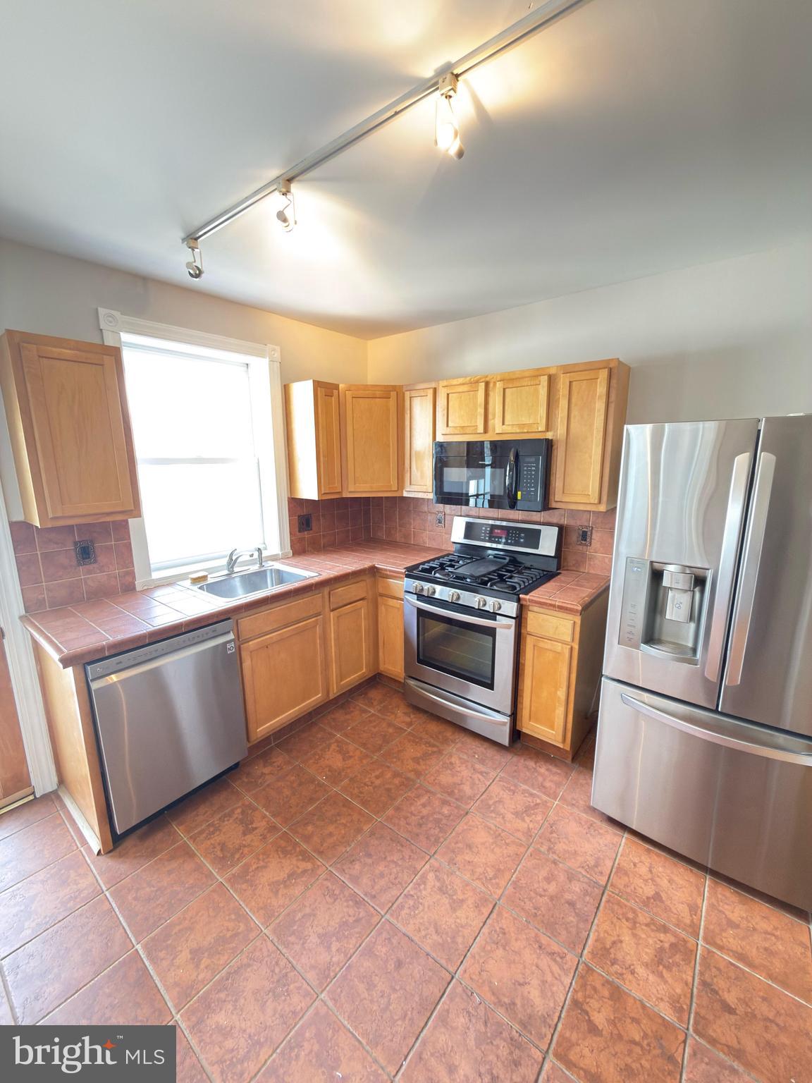 GIRARD ESTATES - Residential