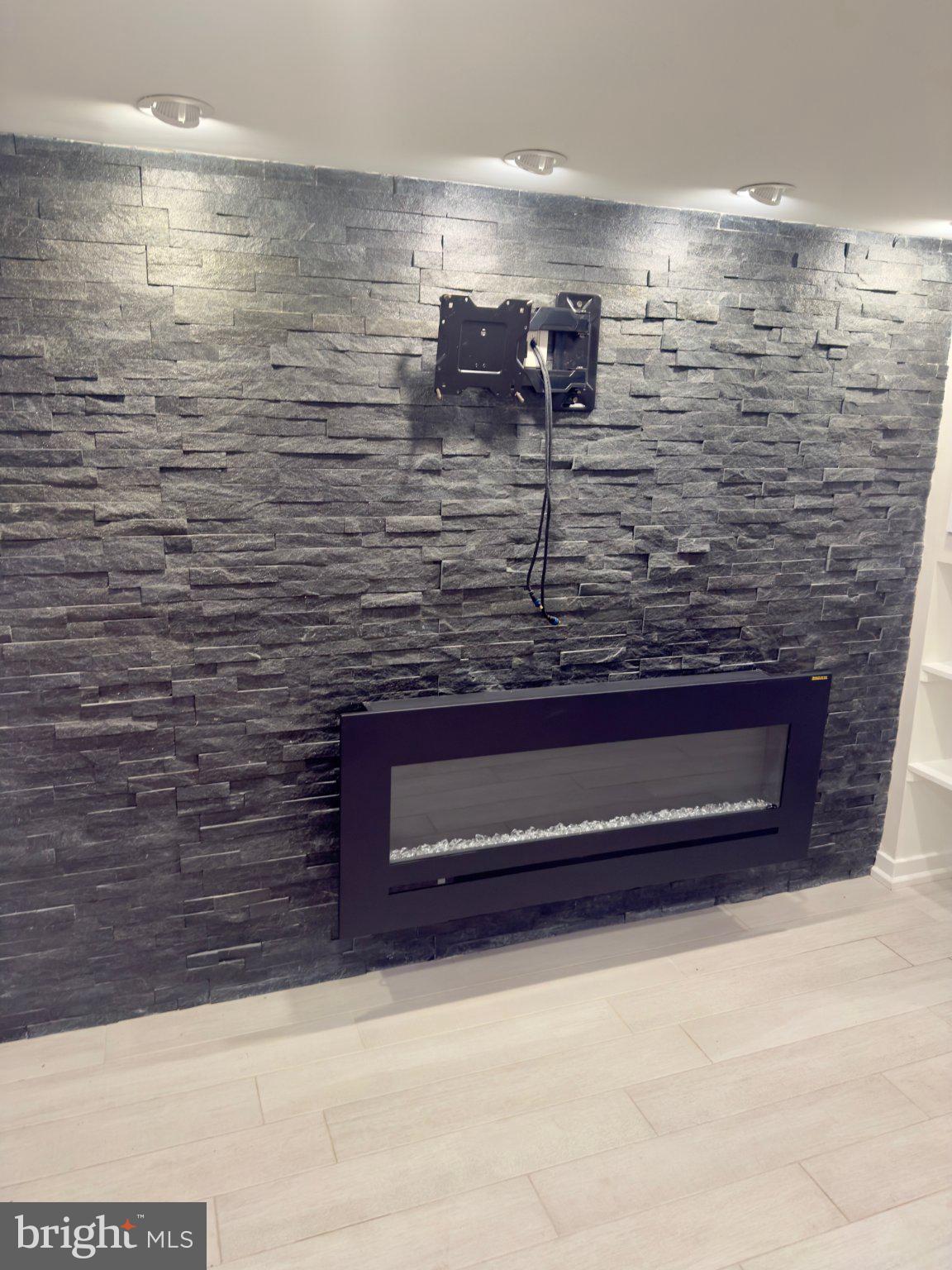 GIRARD ESTATES - Residential