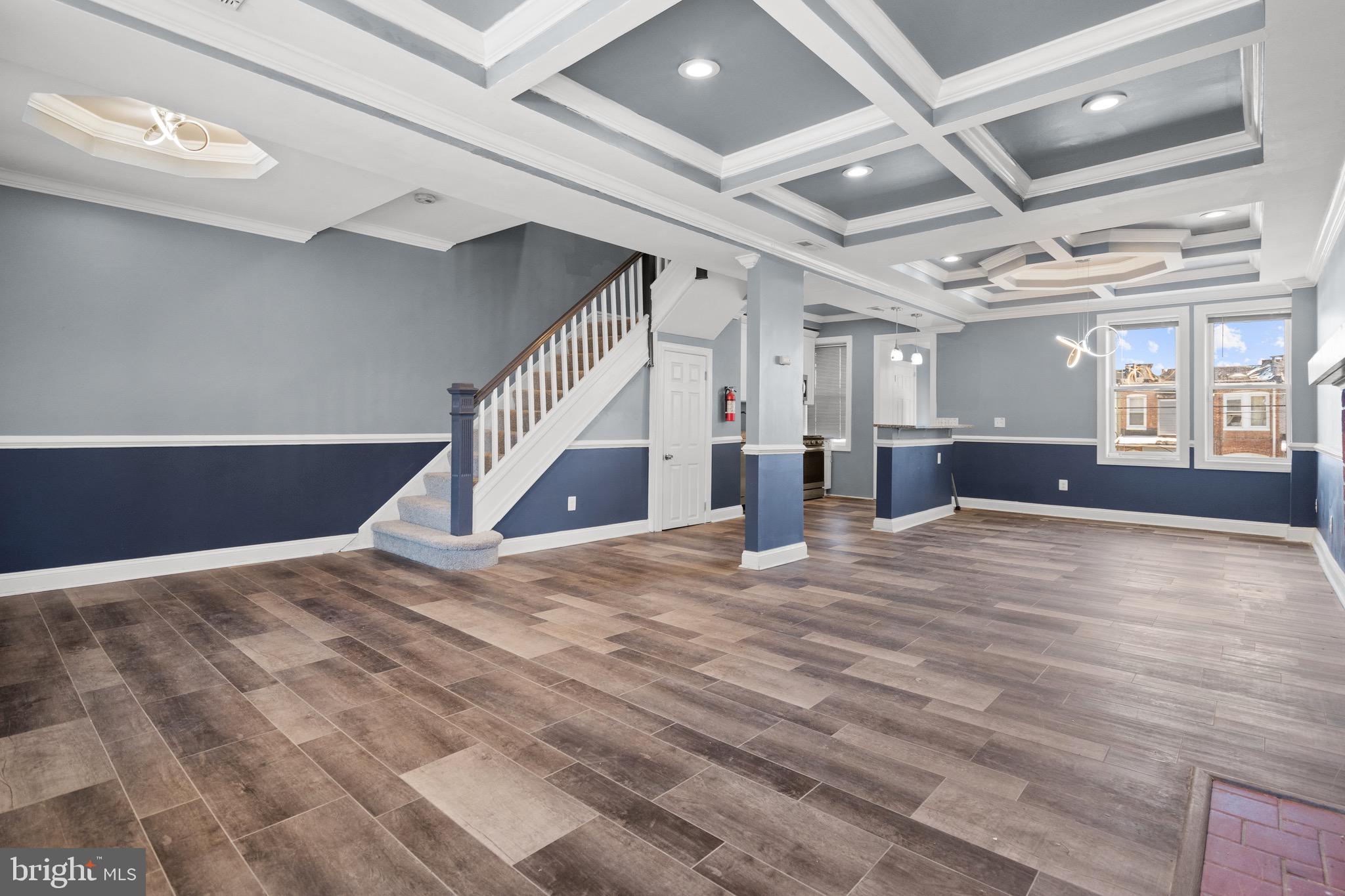 405 LYNDHURST STREET