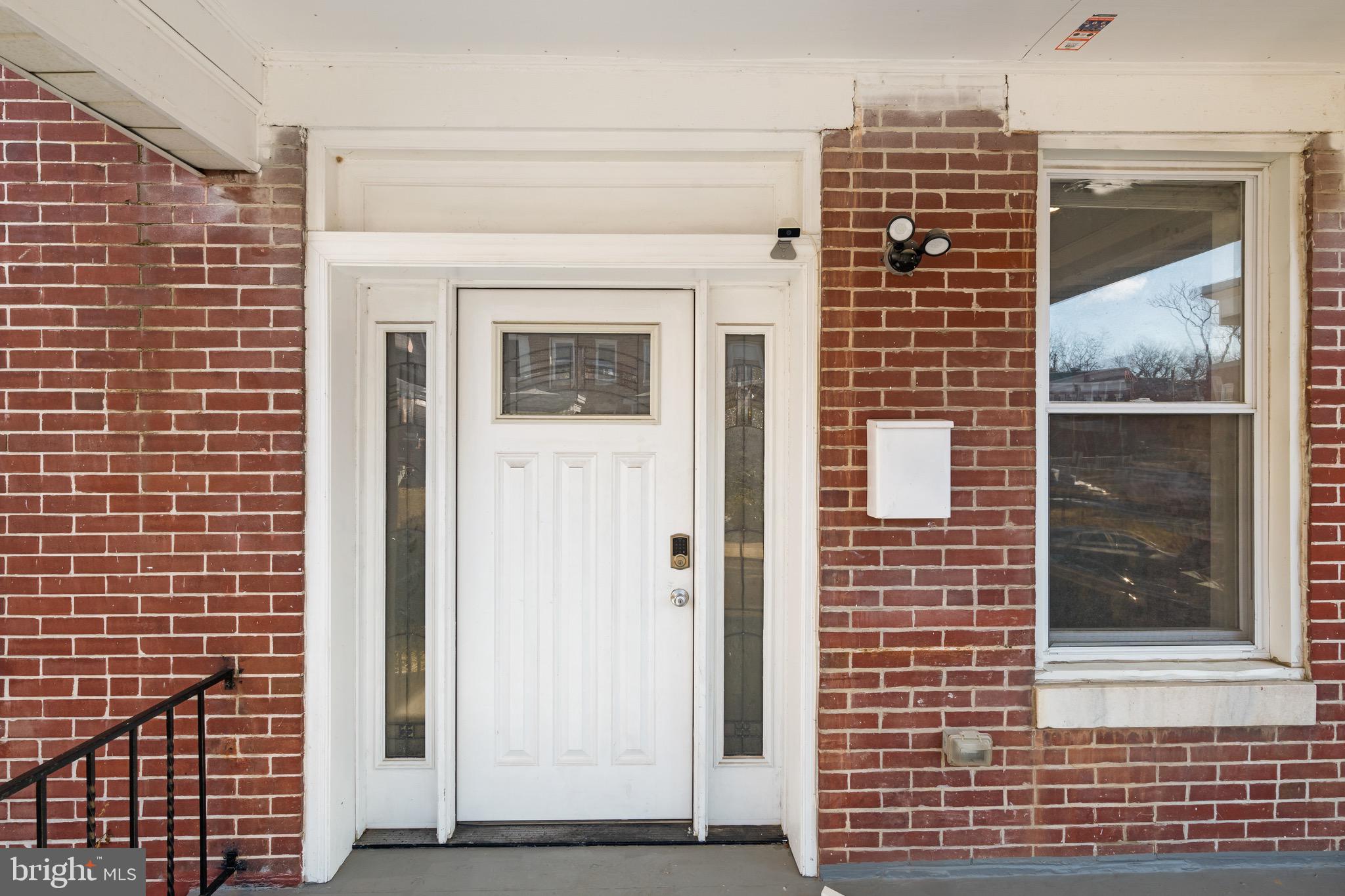 405 LYNDHURST STREET