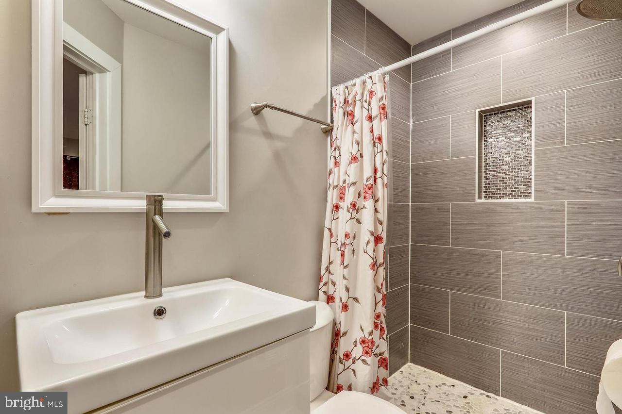 CHEVERLY MANOR - Residential Lease