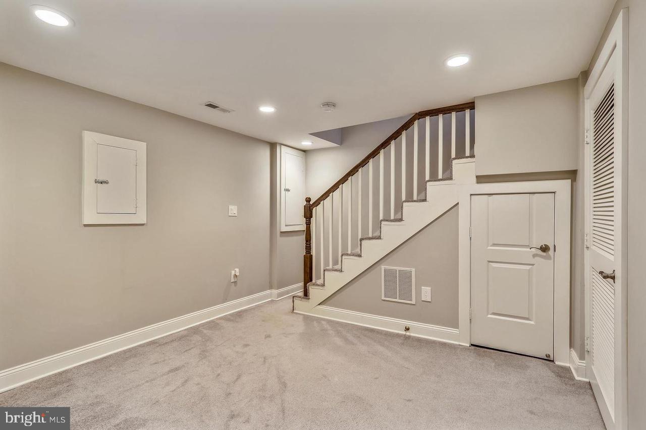 CHEVERLY MANOR - Residential Lease