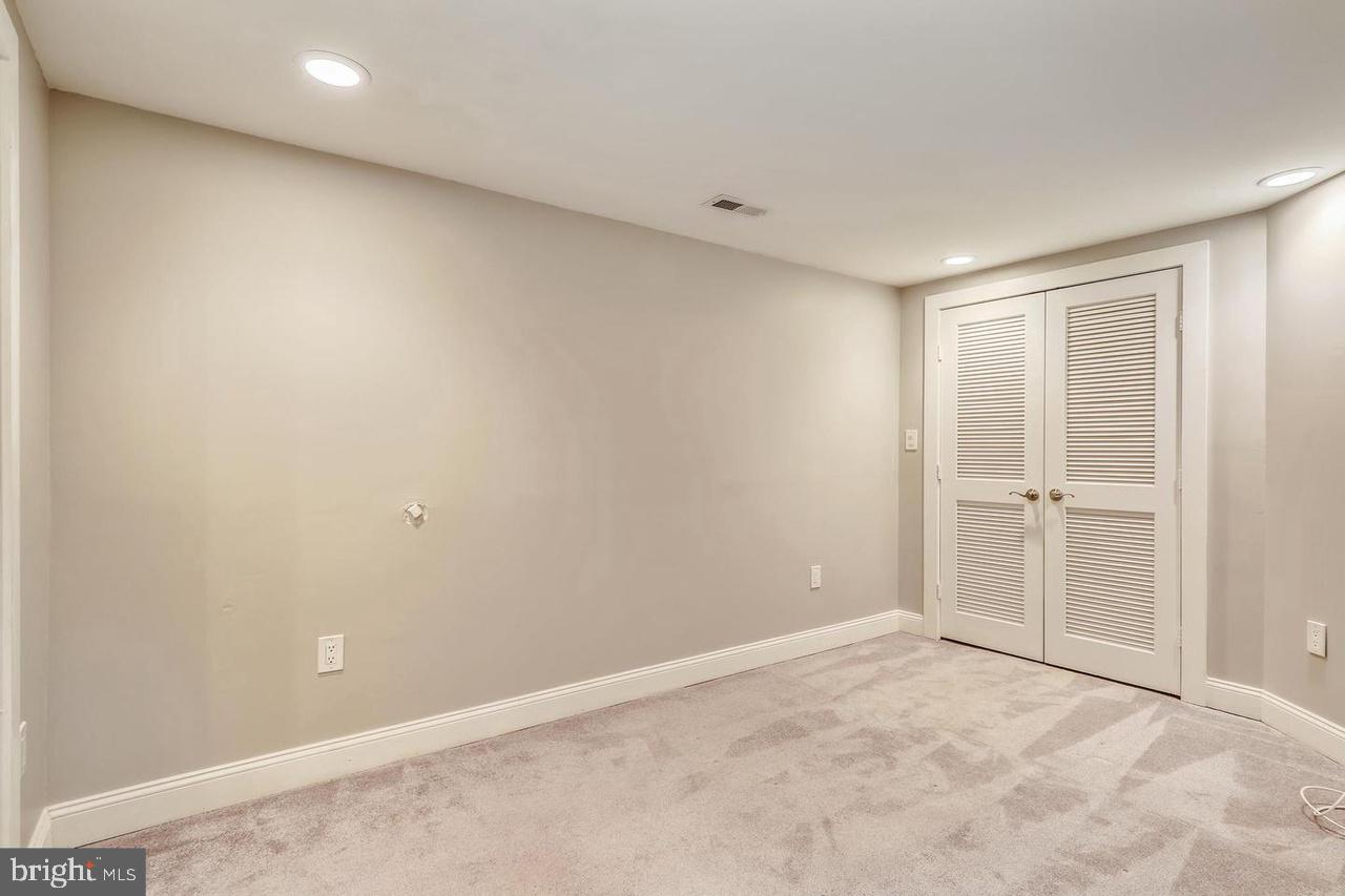 CHEVERLY MANOR - Residential Lease