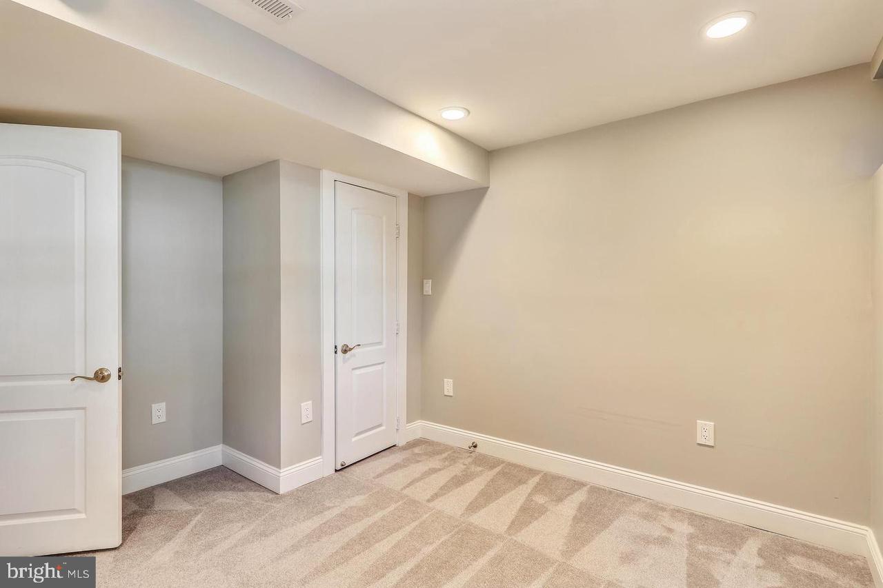 CHEVERLY MANOR - Residential Lease