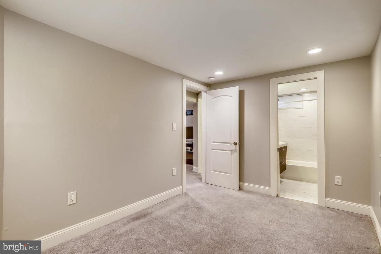 CHEVERLY MANOR - Residential Lease