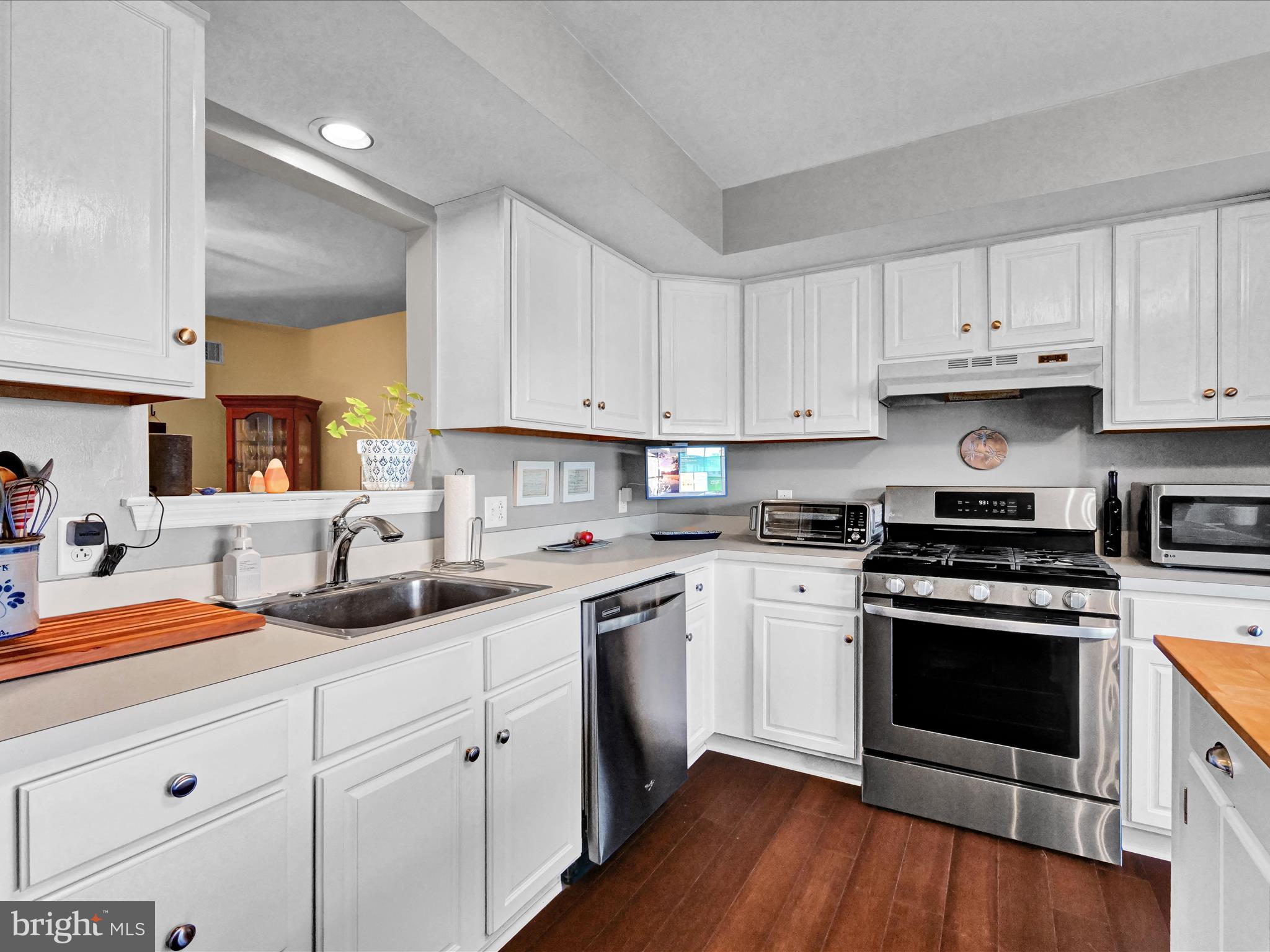 OAK MEADOWS - Residential