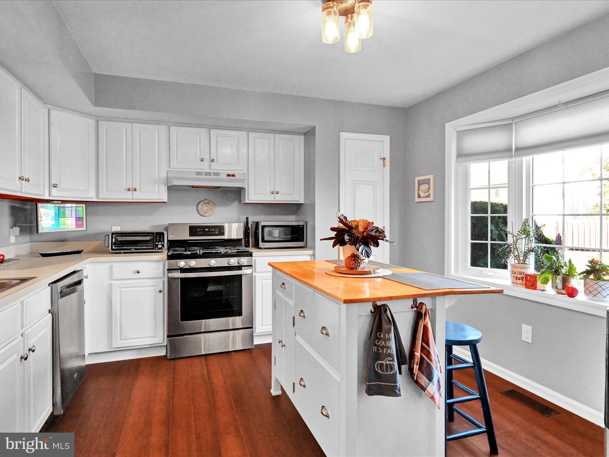 OAK MEADOWS - Residential