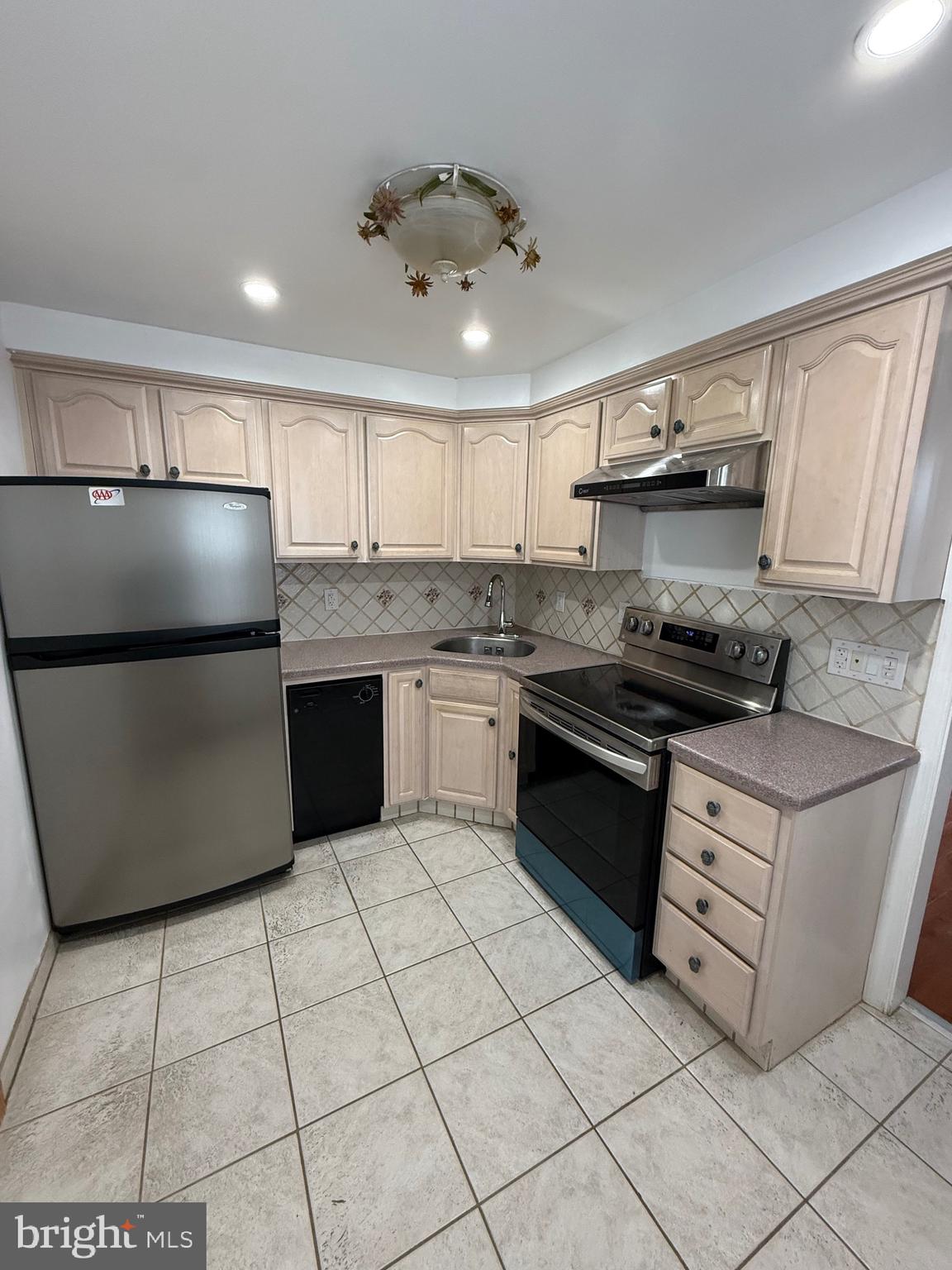 3220 GUILFORD STREET