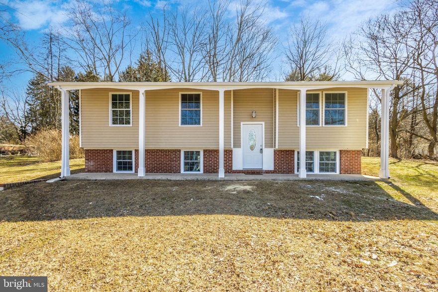 Welcome to this beautiful, Fully Renovated and Spacious 5 Bedroom 2.5 Full Bath House in the beautiful Emerald Valley neighborhood. New Flooring, Several LED recessed lights, NEW Cabinets, NEW Quartz Countertop, NEW Stainless Steel Appliances, beautiful Fireplace, NEW Electric Water Heater, NEW HVAC, NEW Washer/Dryer, NEW Roof, NEW Sidings, Renovated Bathrooms and NEW Vanities, FRESH Paint, beautiful NEW Deck with plenty of privacy. Few minutes from Major Highways, Shopping Center, Restaurant, Gym. A MUST SEE.