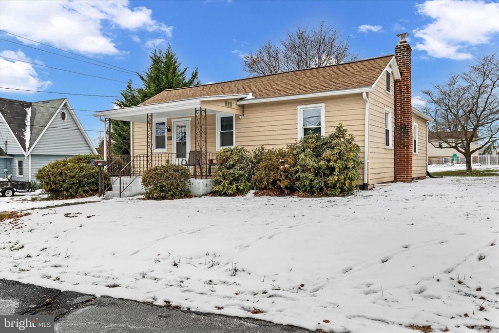 Photo of 901 High Street, HARRISBURG, PA 17113 (MLS # PADA2052432)