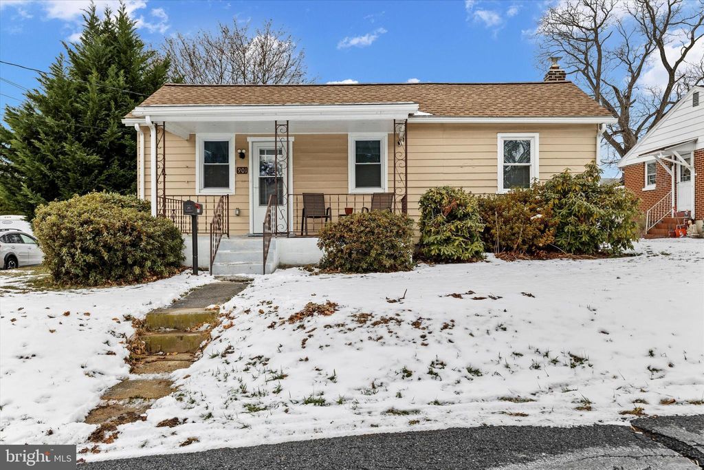 Photo of 901 High Street, HARRISBURG, PA 17113 (MLS # PADA2052432)