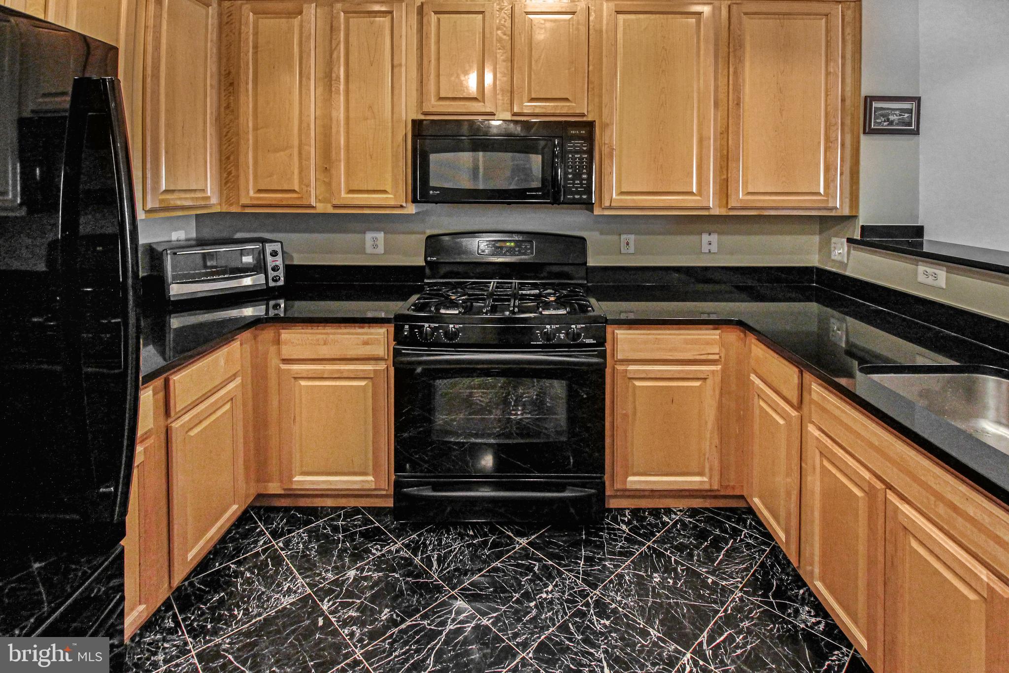 SAVOY AT RESTON TOWN CENTER - Residential