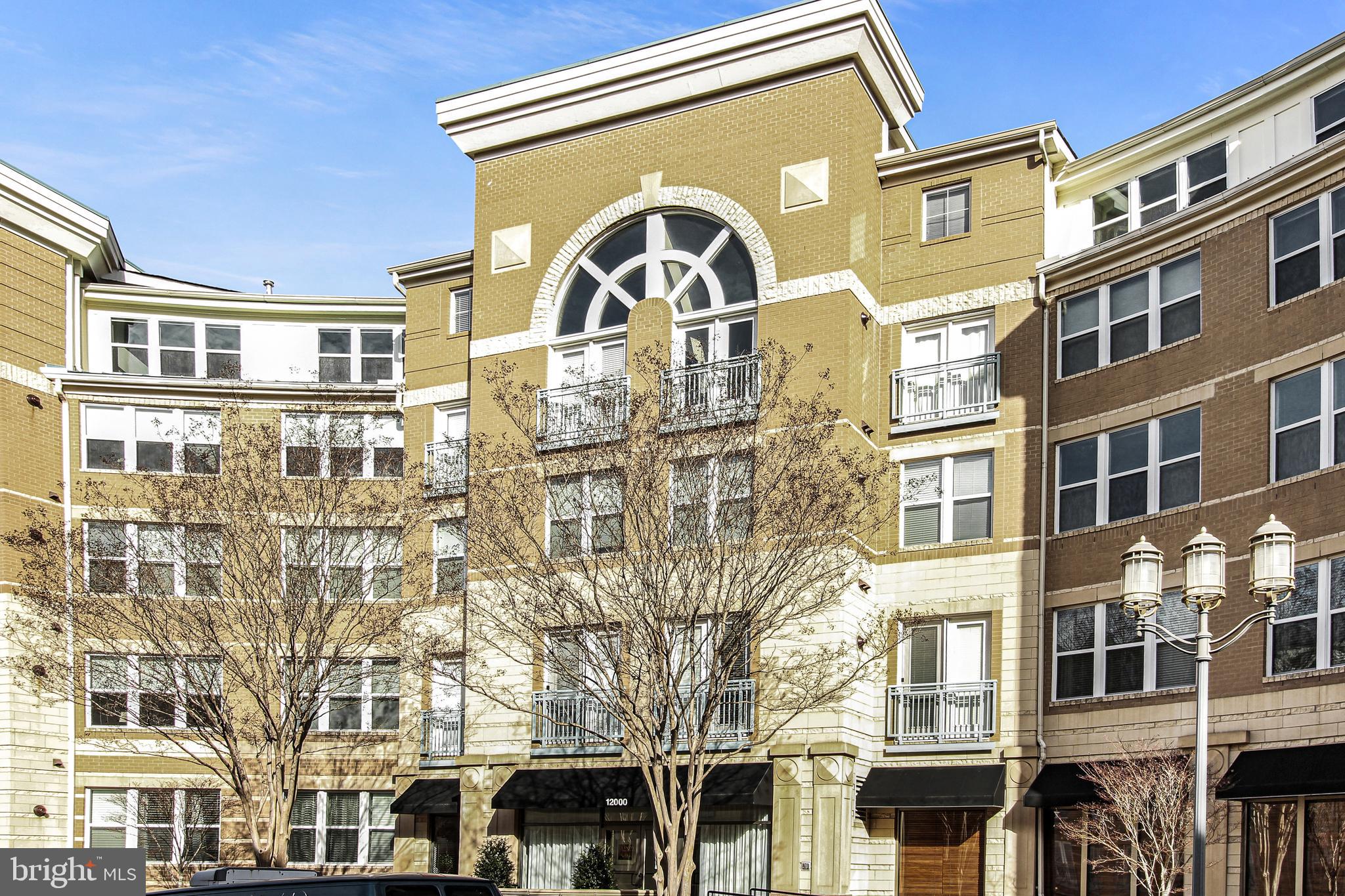 SAVOY AT RESTON TOWN CENTER - Residential