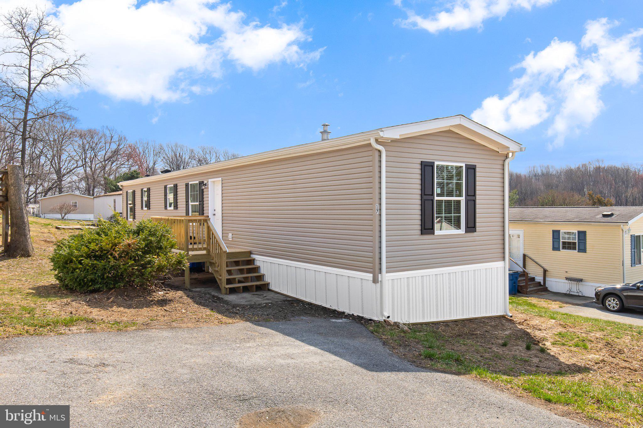 17 ASHTON DR