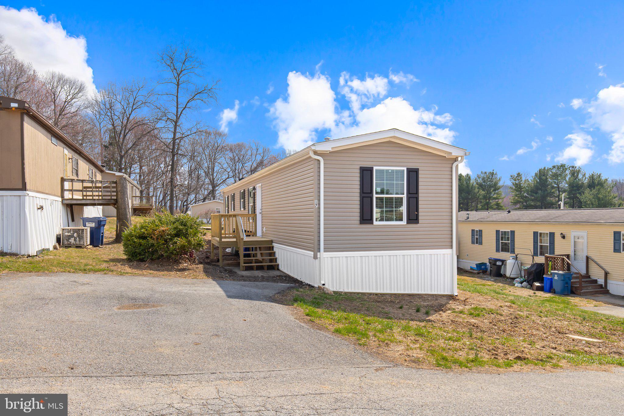 17 ASHTON DR