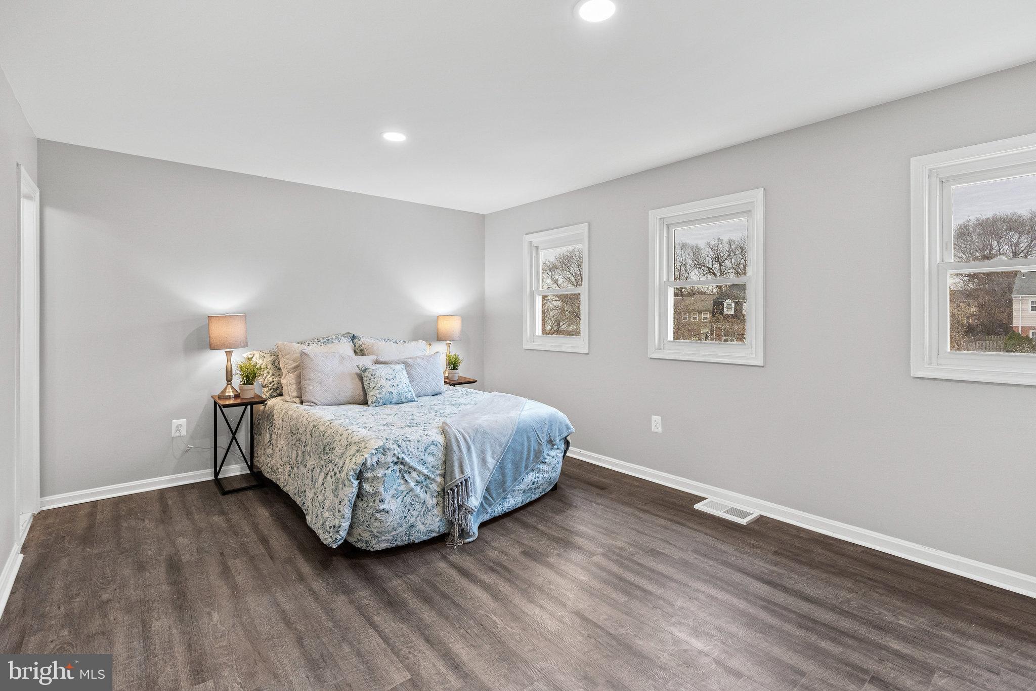 POINT OF WOODS - Residential