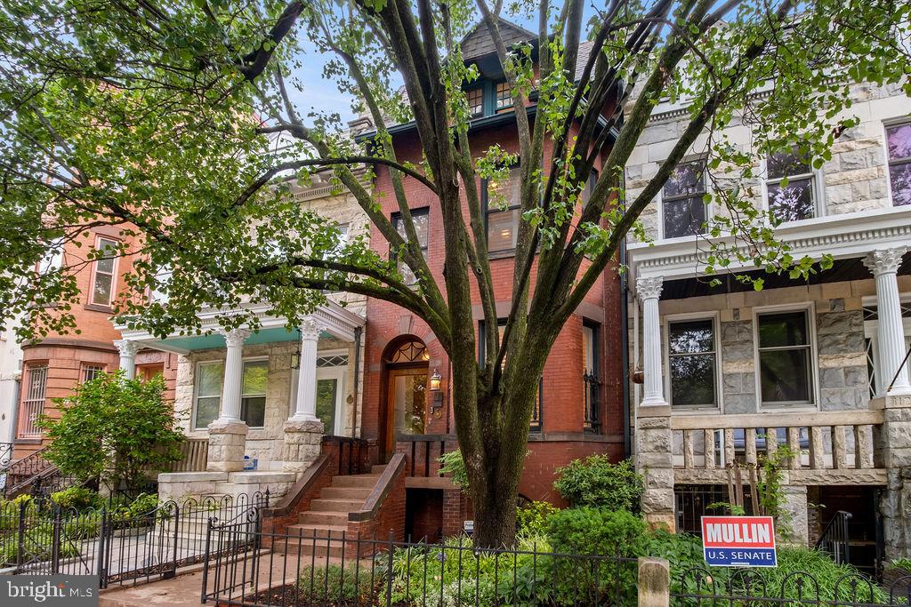 1120 EAST CAPITOL STREET NE