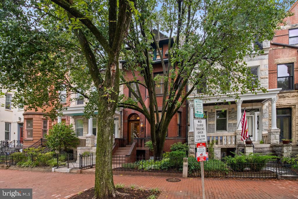 1120 EAST CAPITOL STREET NE