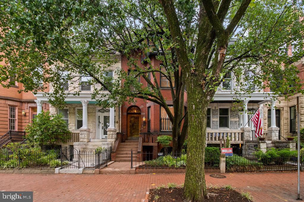 1120 EAST CAPITOL STREET NE