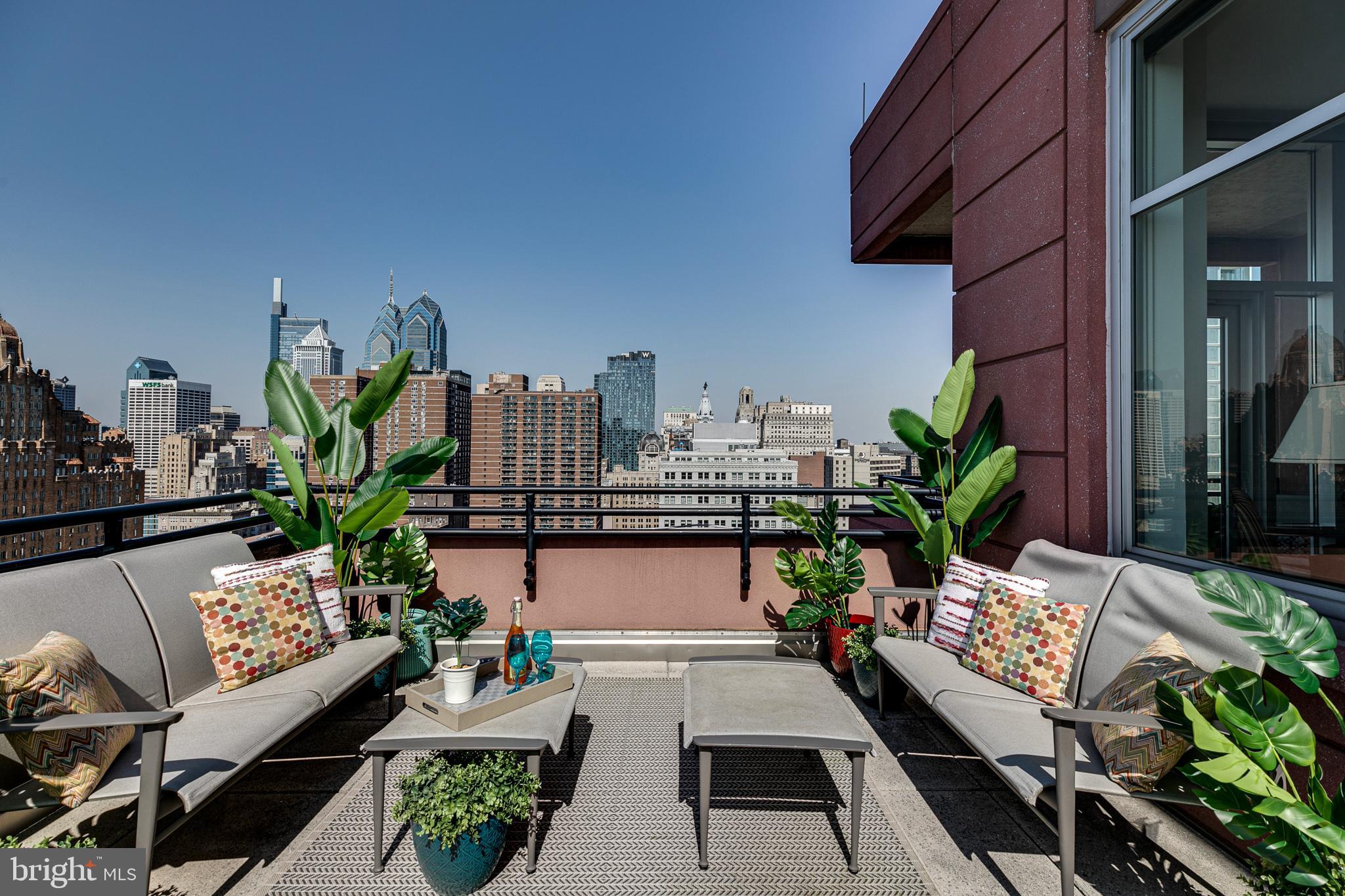 AVENUE OF THE ARTS - Residential