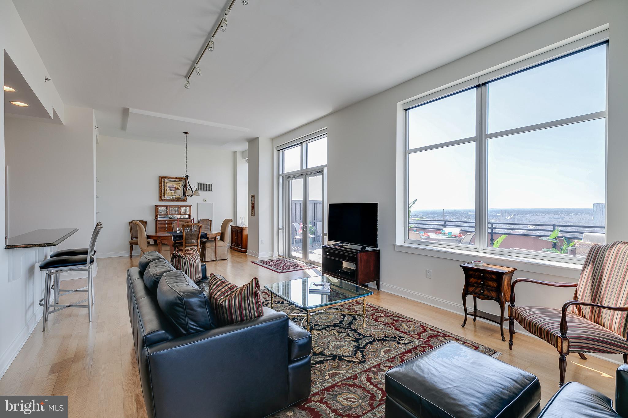 AVENUE OF THE ARTS - Residential