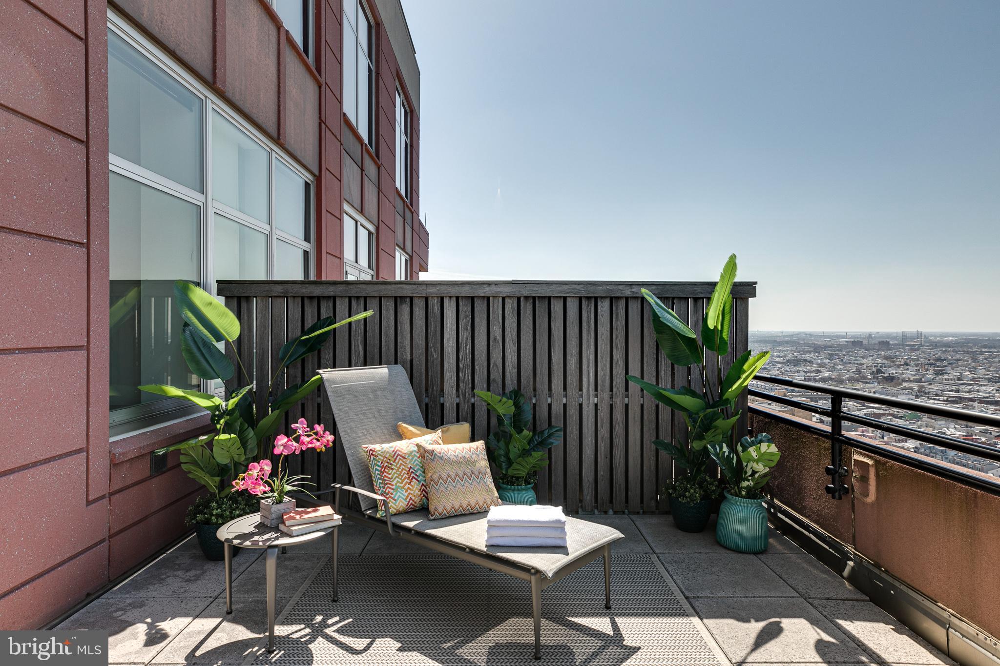 AVENUE OF THE ARTS - Residential