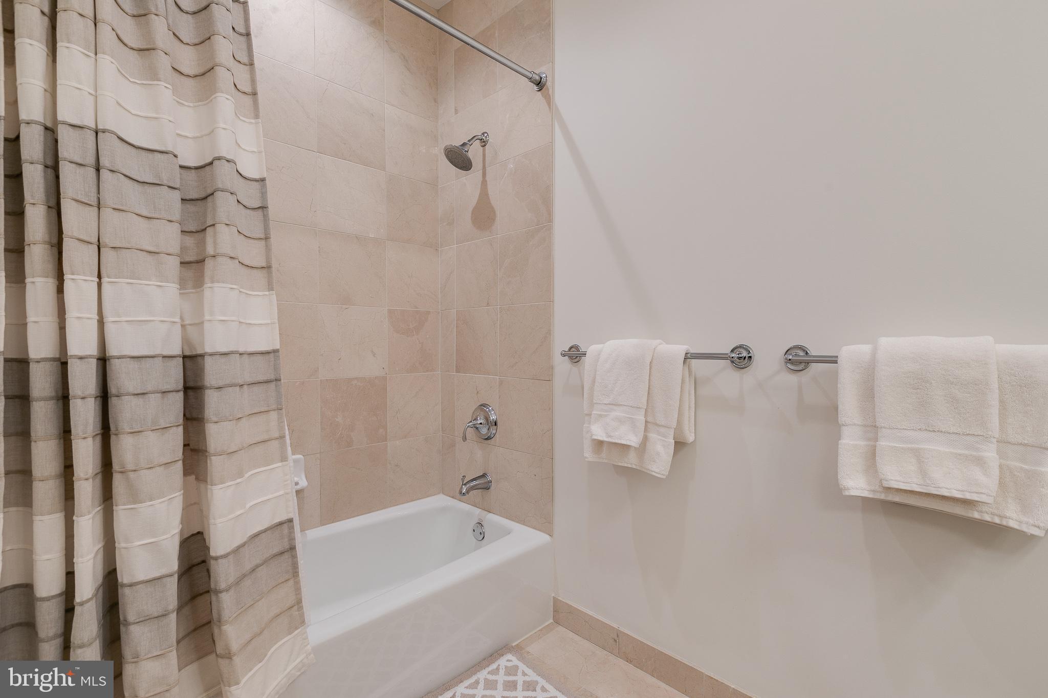 AVENUE OF THE ARTS - Residential