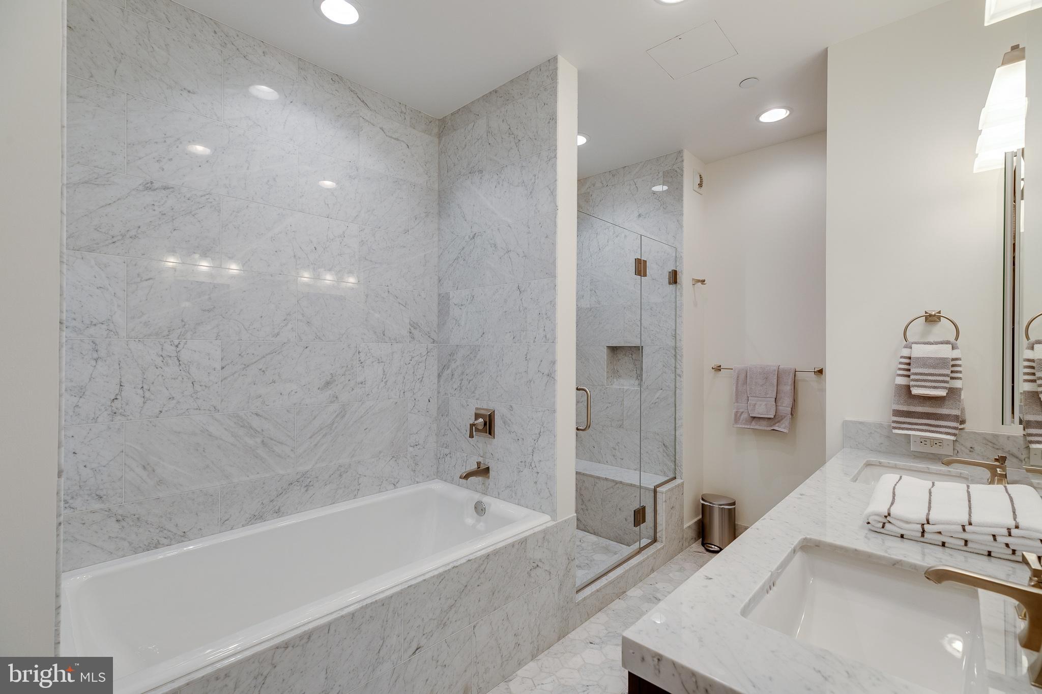 AVENUE OF THE ARTS - Residential