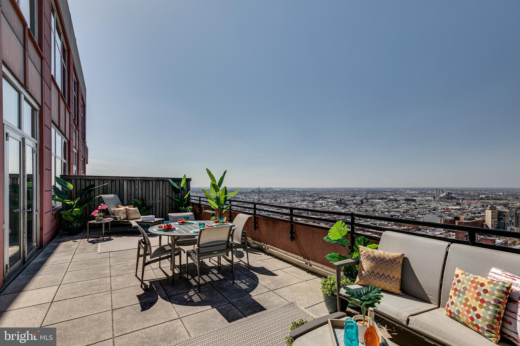 AVENUE OF THE ARTS - Residential