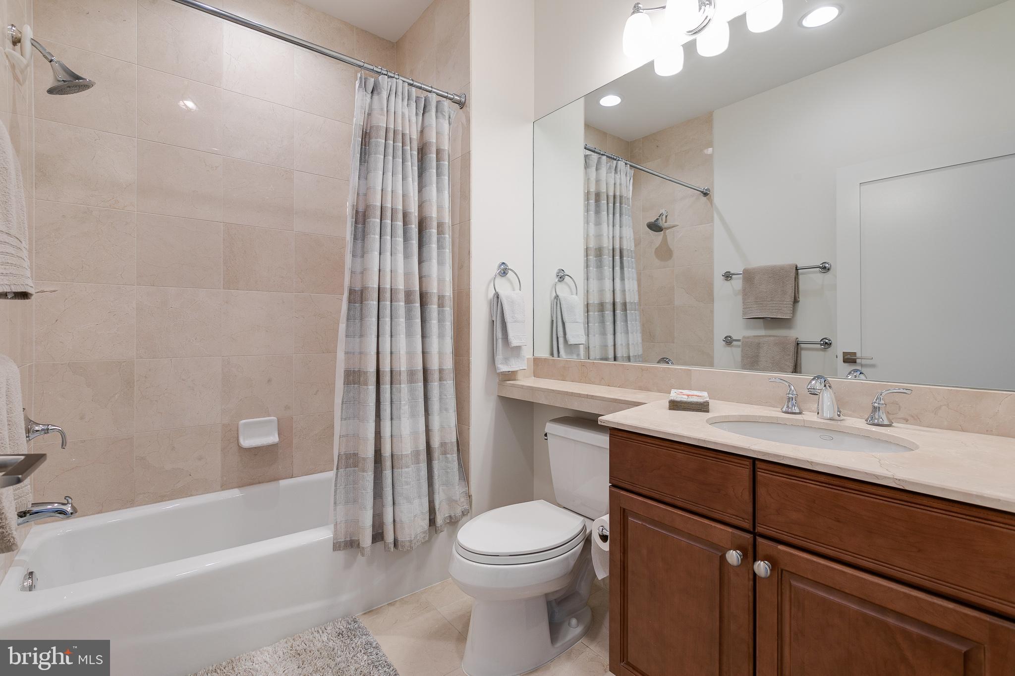 AVENUE OF THE ARTS - Residential