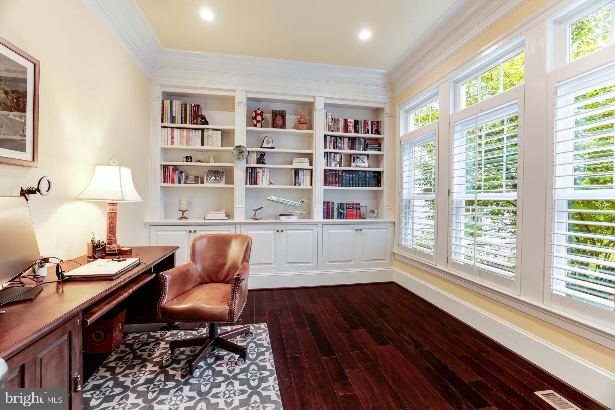 LUXMANOR - Residential