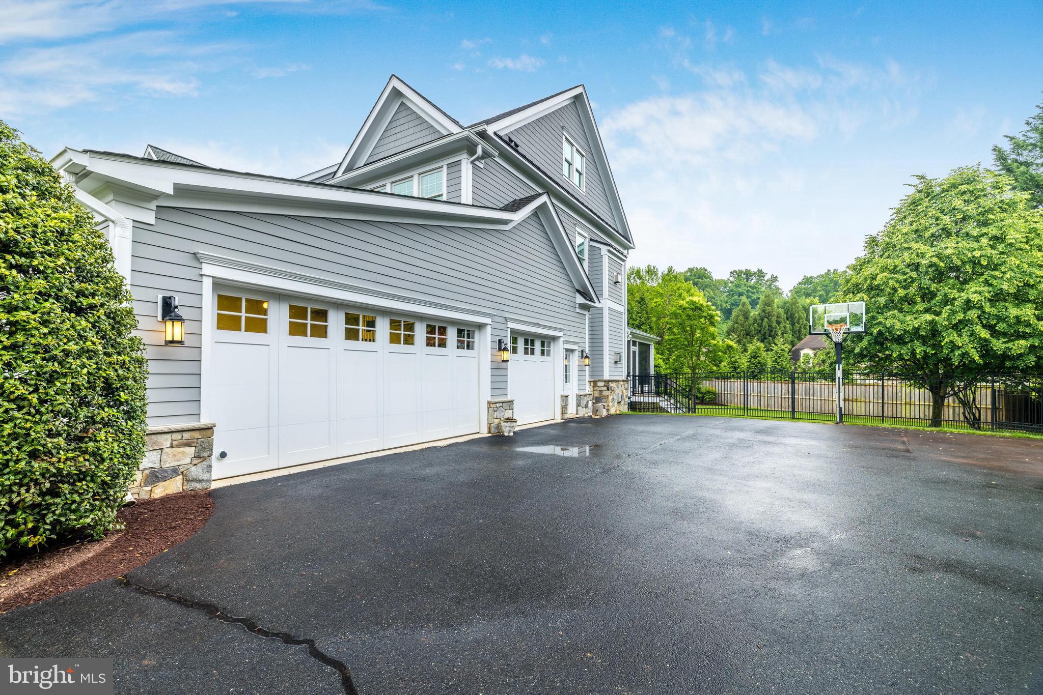 LUXMANOR - Residential