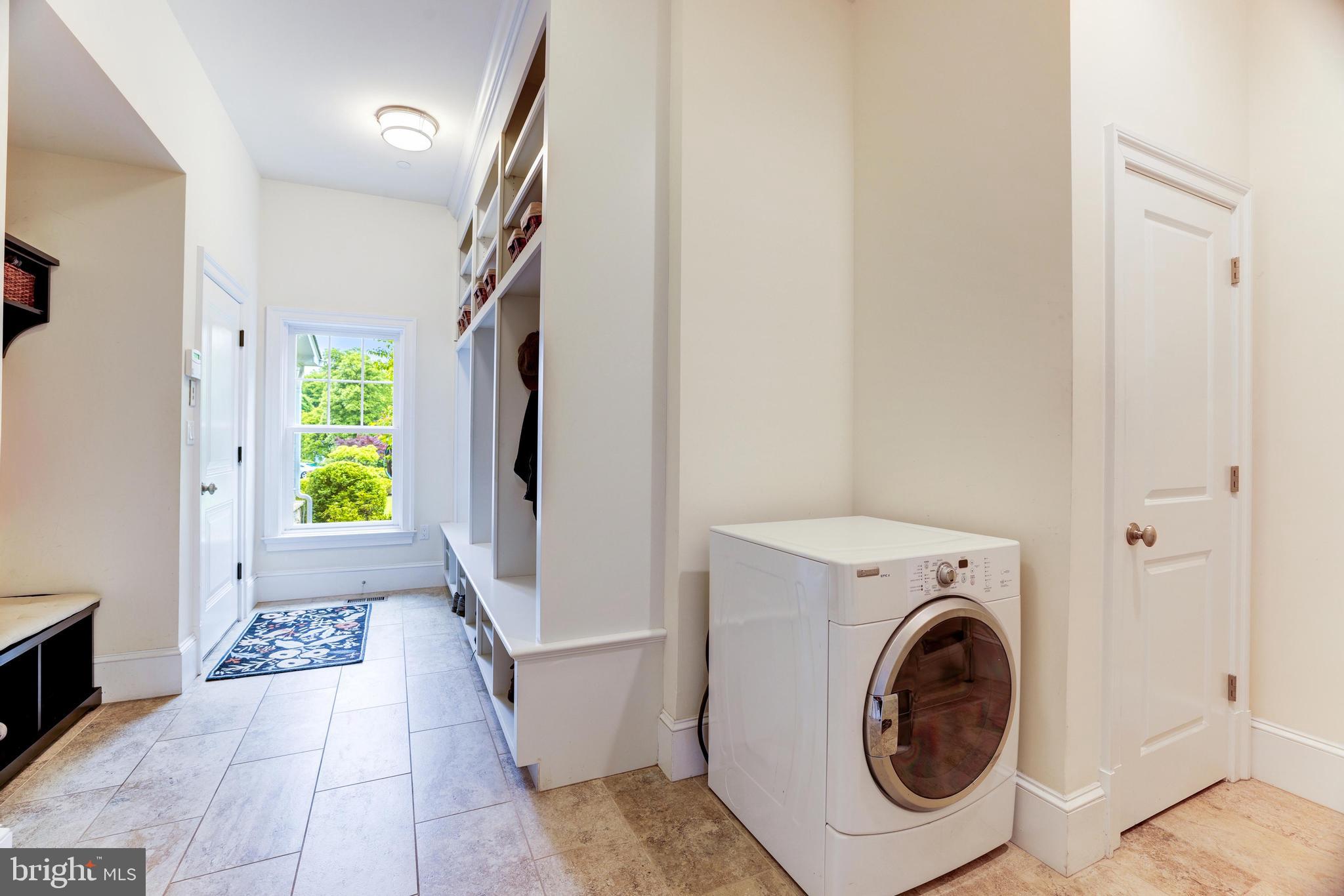 LUXMANOR - Residential