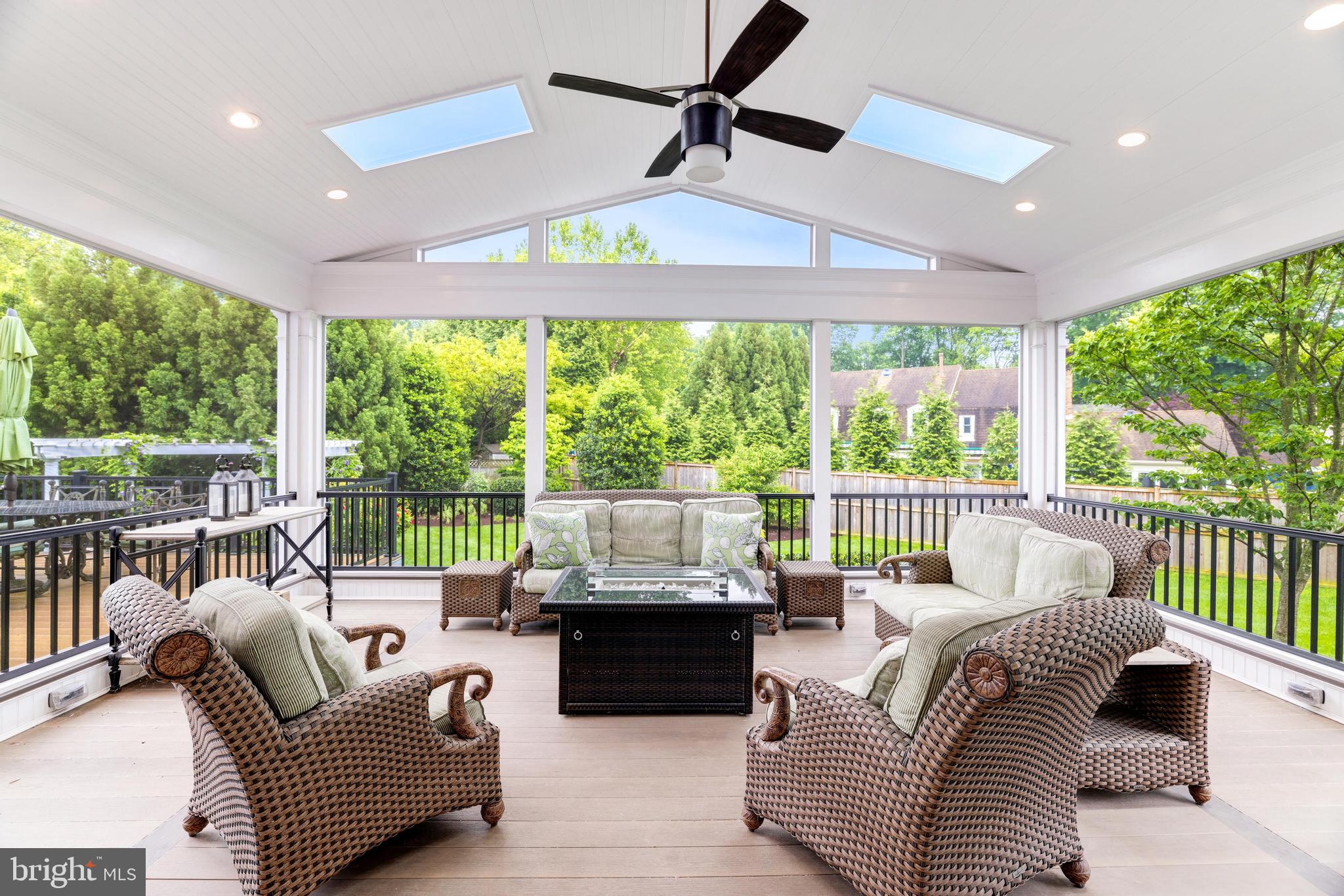 LUXMANOR - Residential