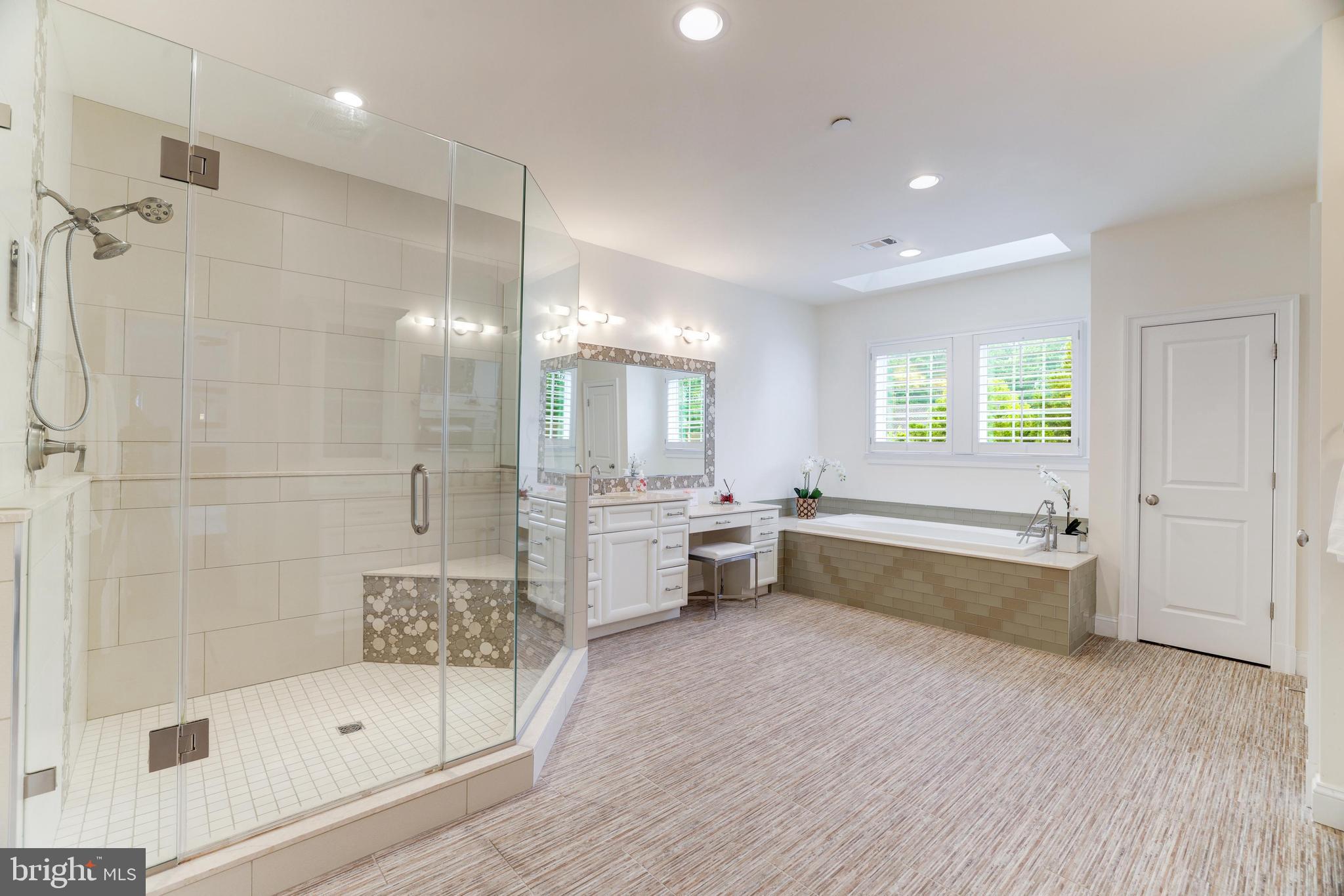 LUXMANOR - Residential