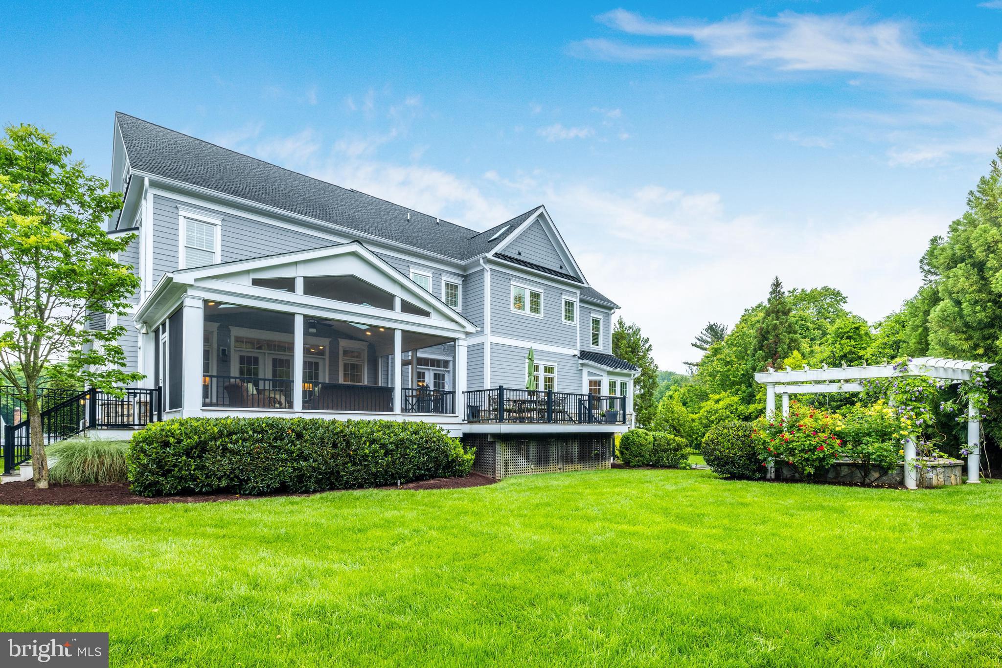 LUXMANOR - Residential