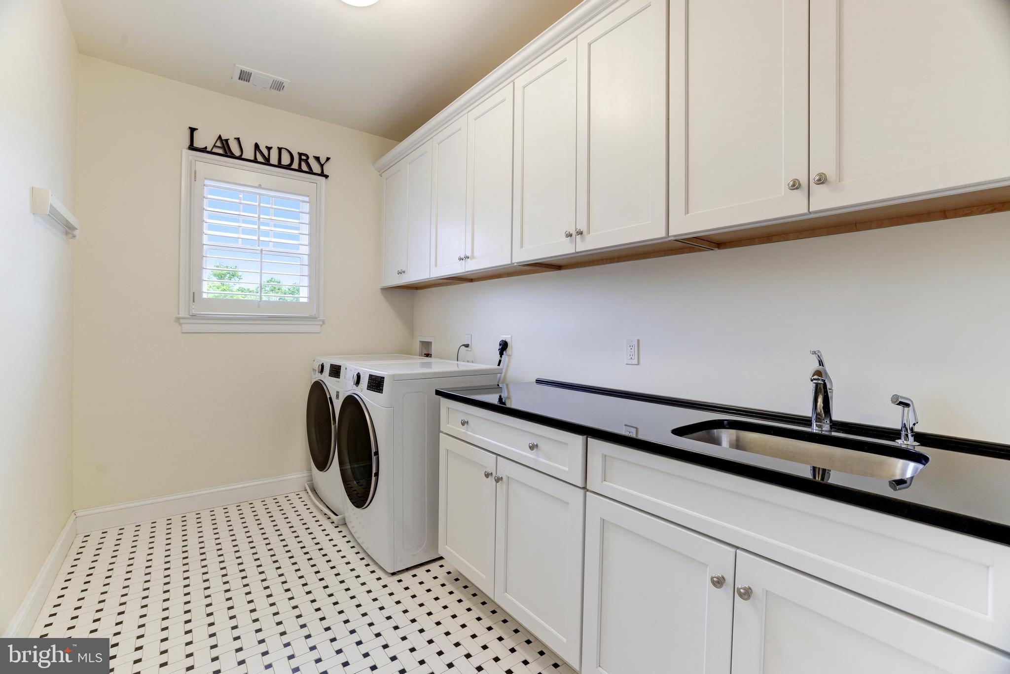 LUXMANOR - Residential