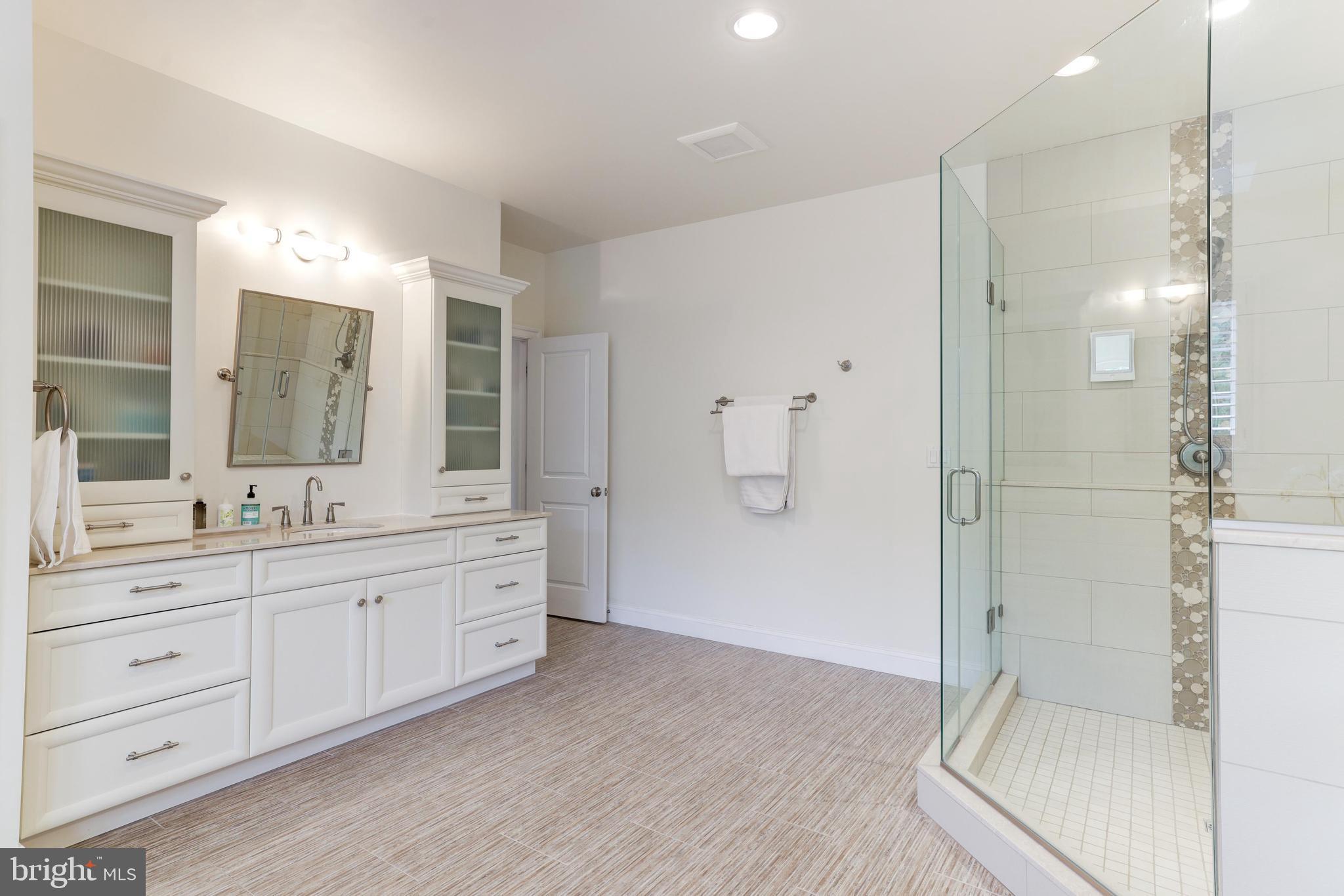 LUXMANOR - Residential