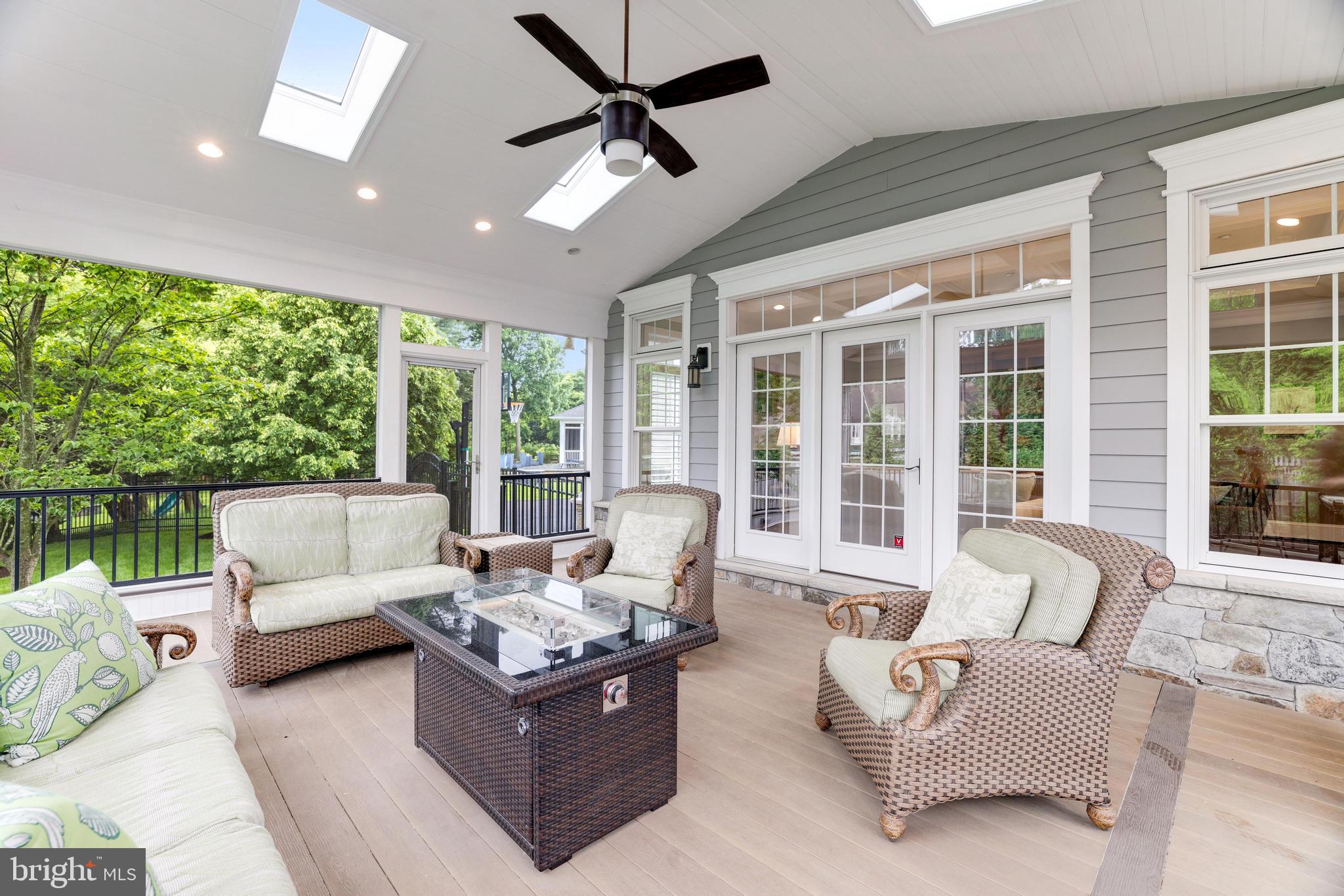 LUXMANOR - Residential