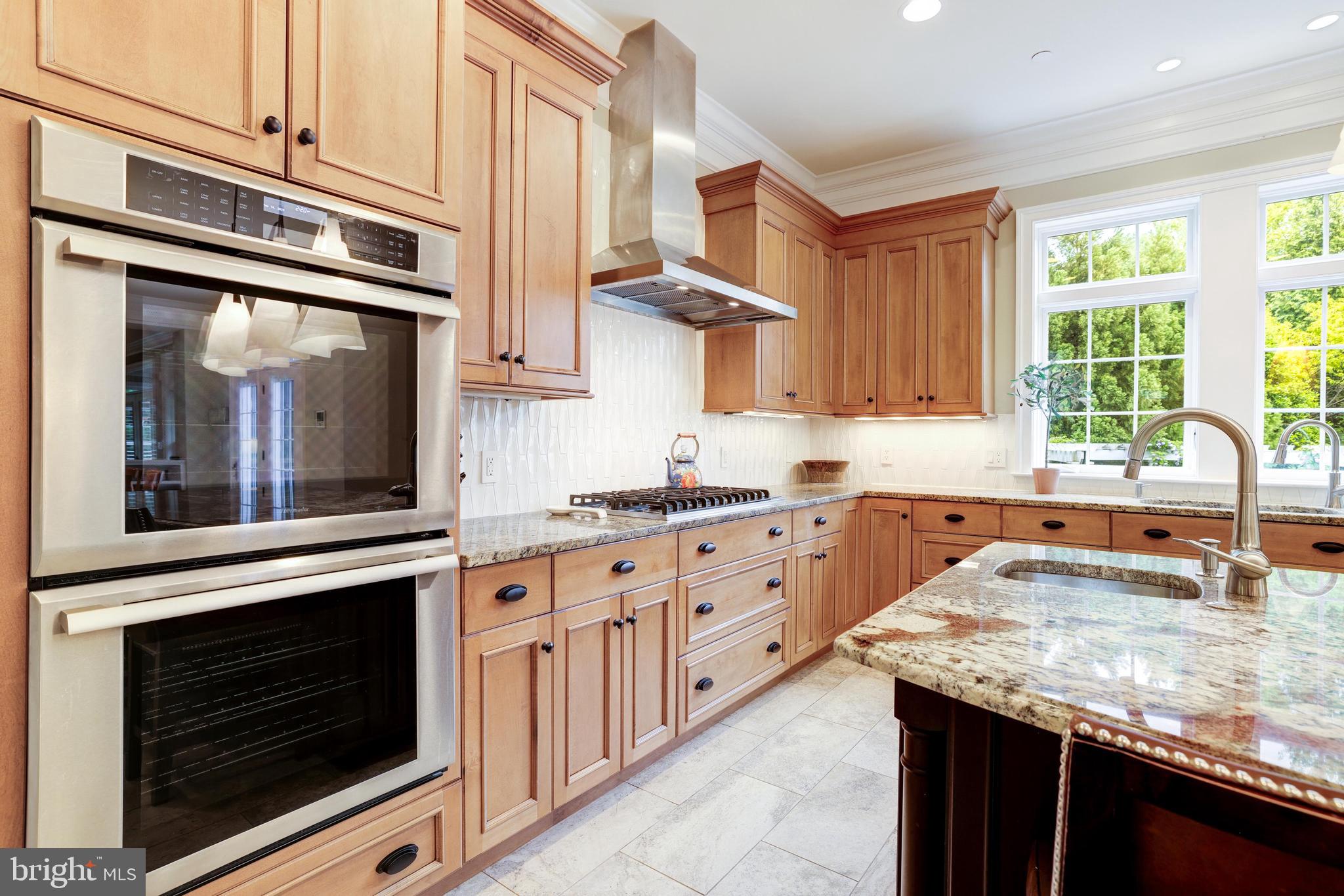 LUXMANOR - Residential