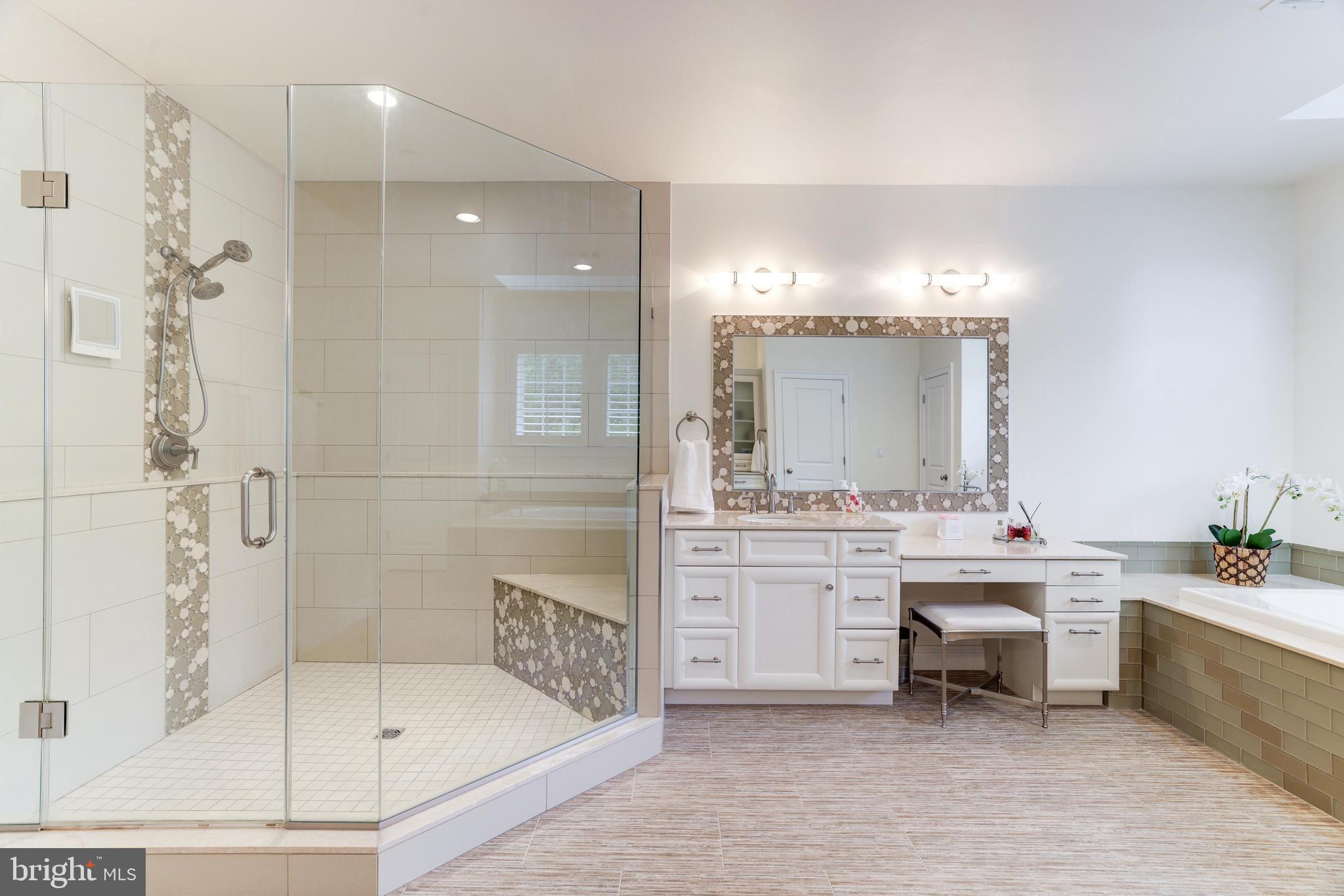 LUXMANOR - Residential