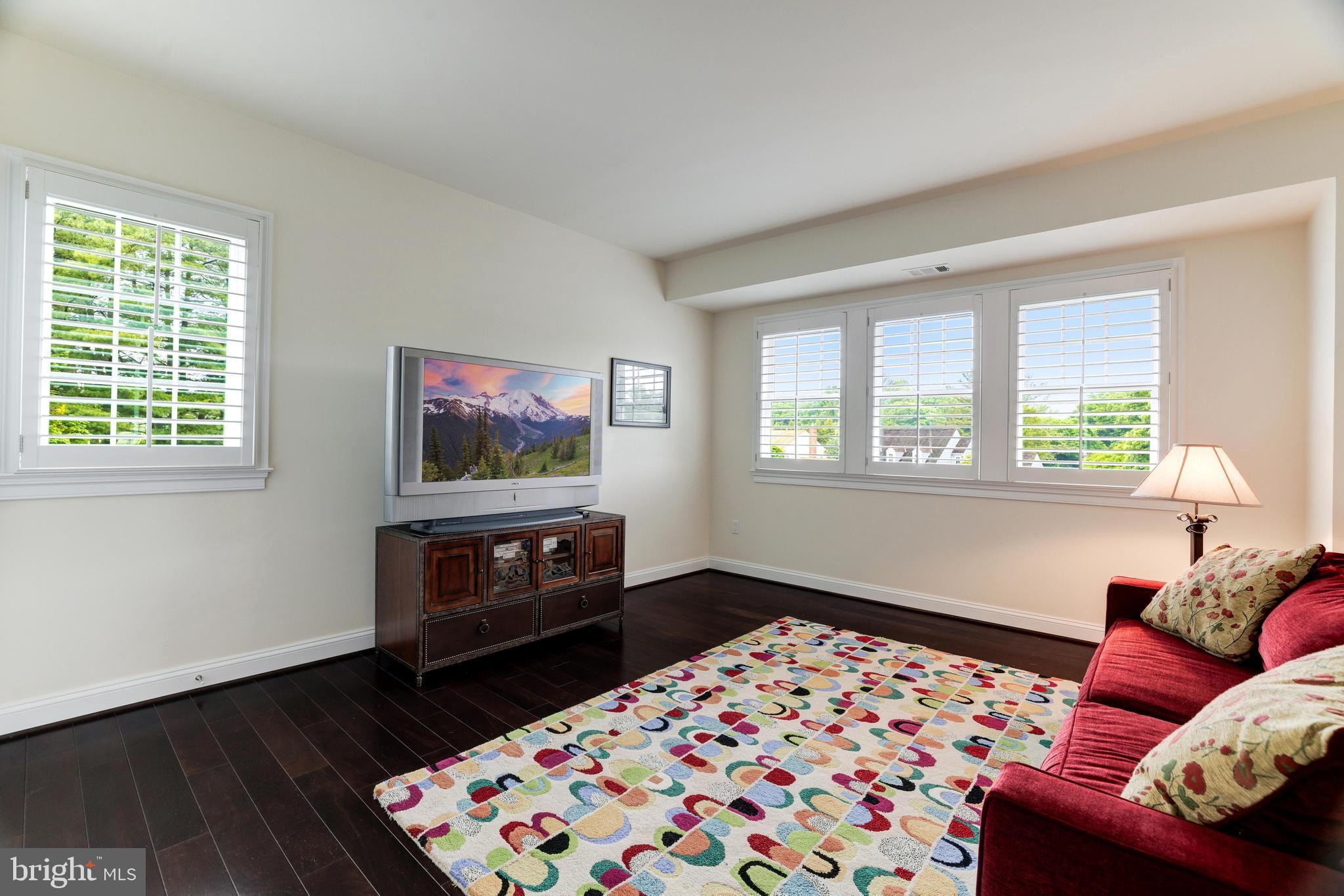 LUXMANOR - Residential