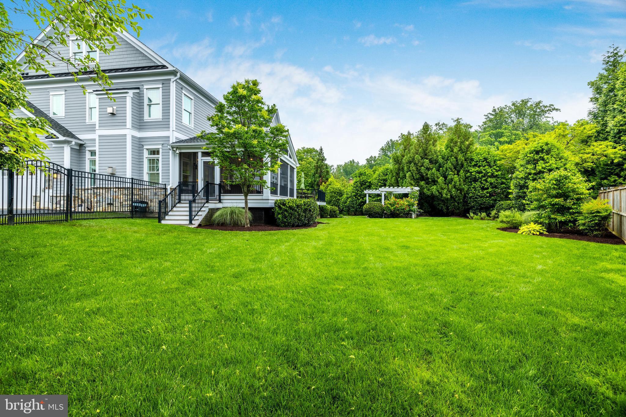 LUXMANOR - Residential