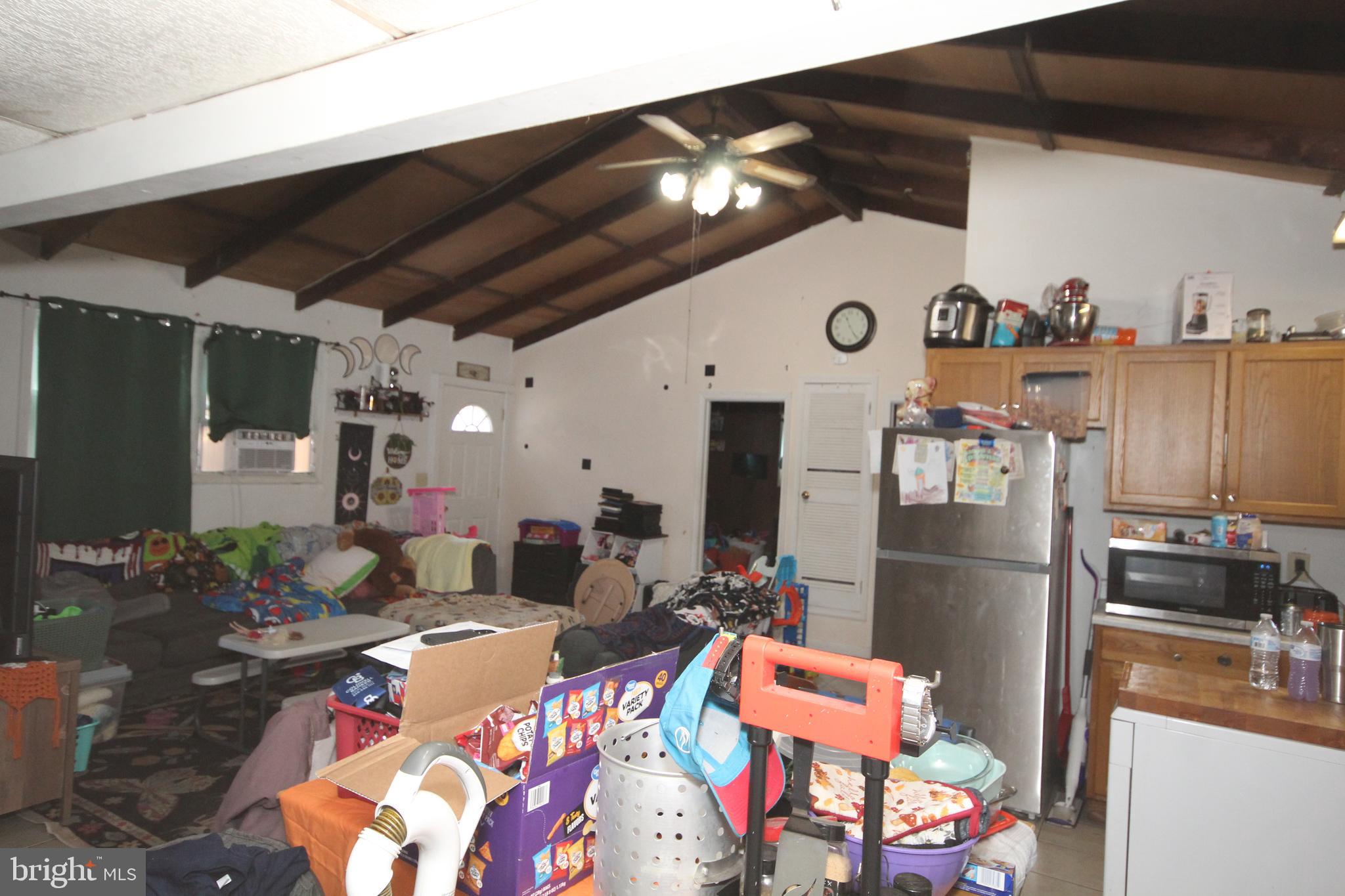 LAUREL LAKES - Residential