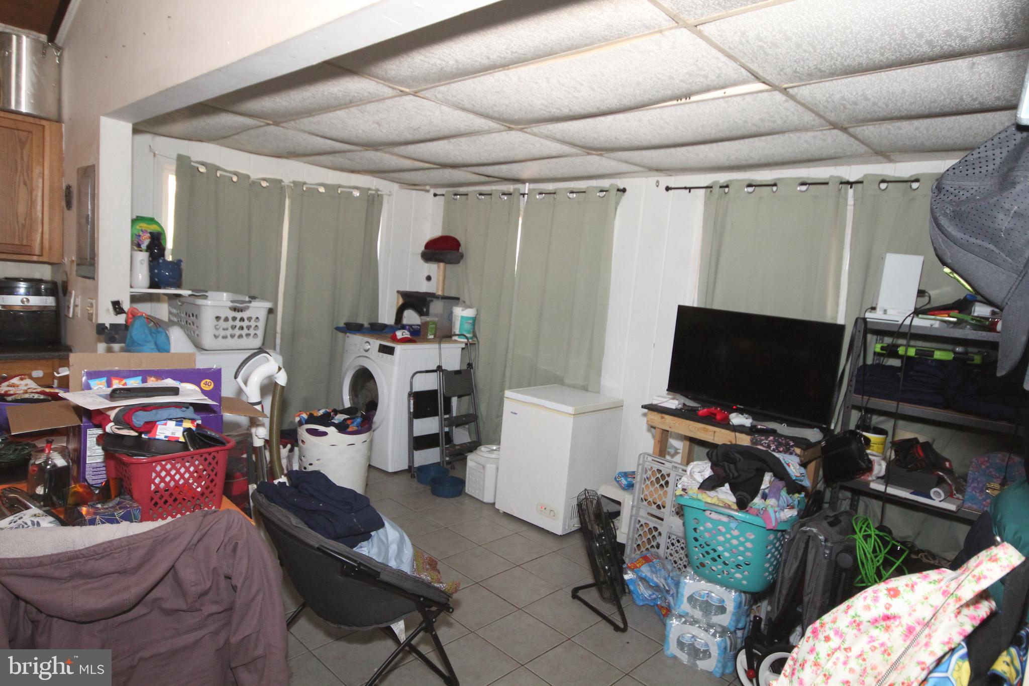 LAUREL LAKES - Residential