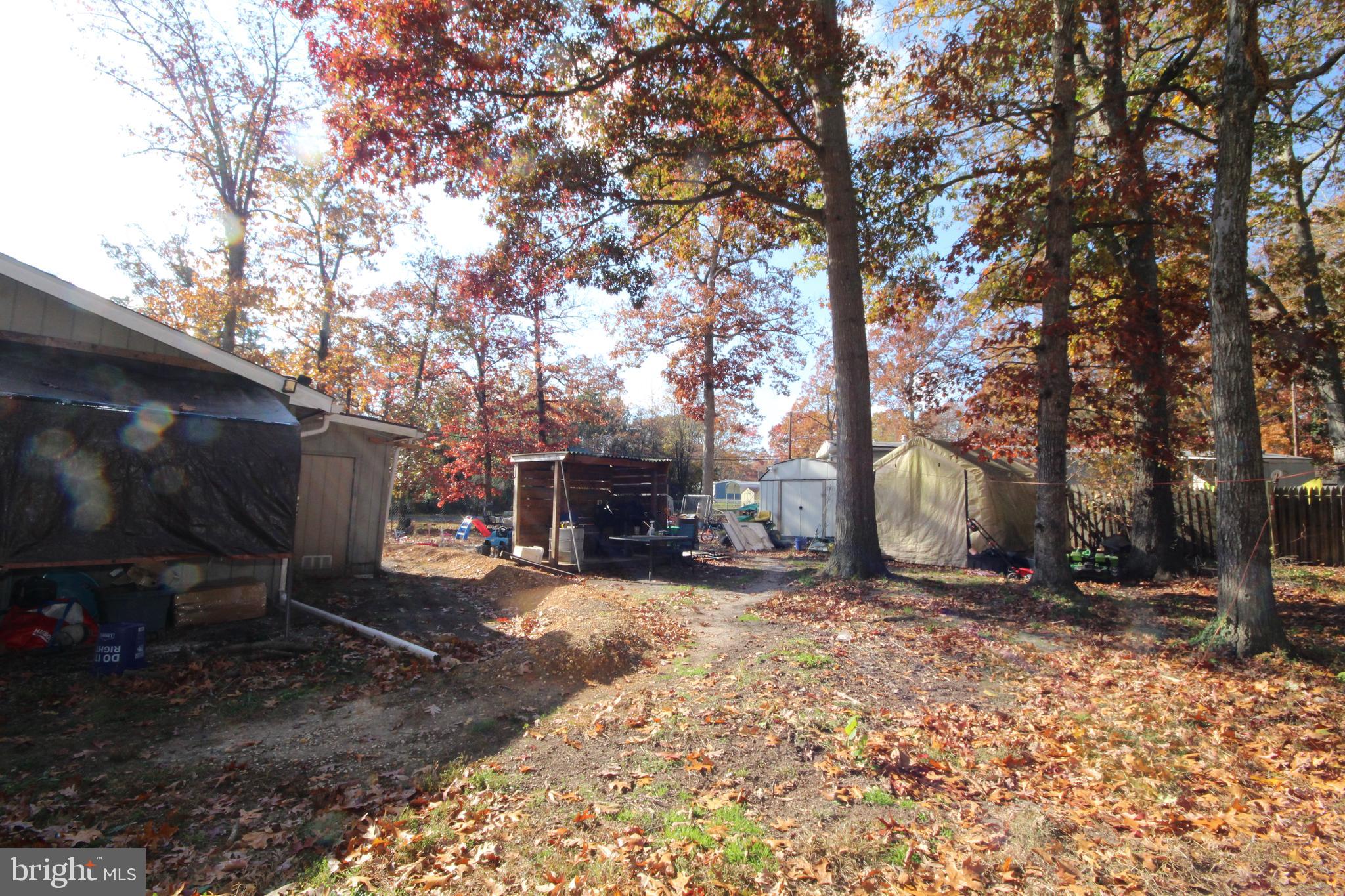 LAUREL LAKES - Residential